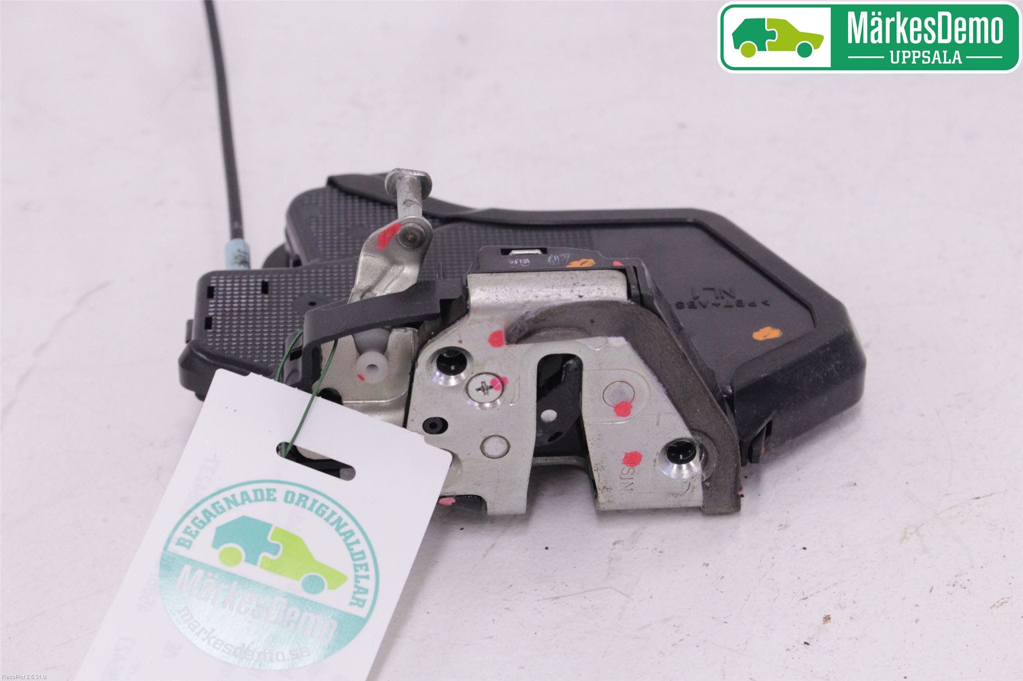 Toyota HILUX 05-16 Låskista-Dörrlås