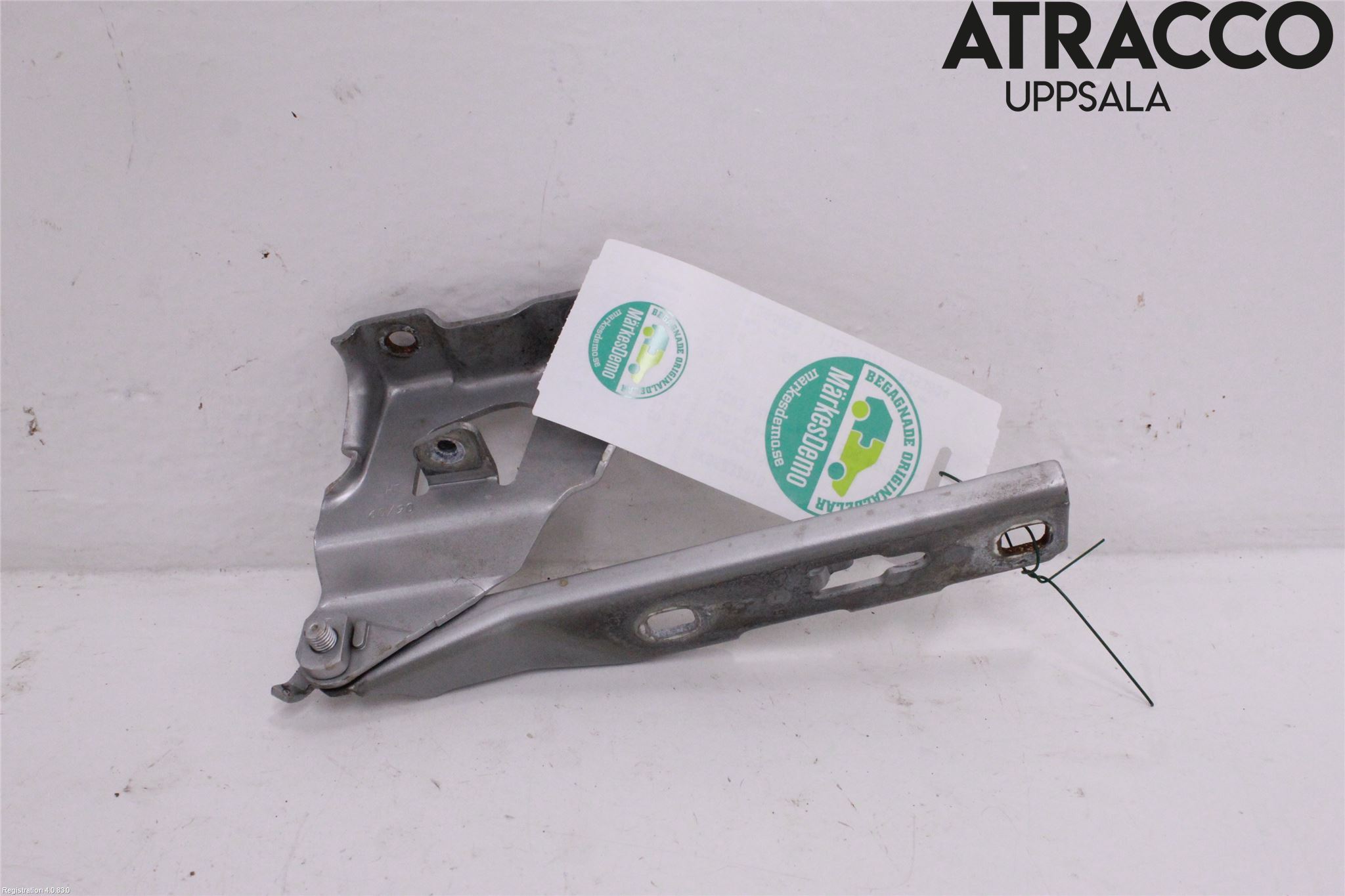 Audi A4/S4 08-11 Huvgångjärn