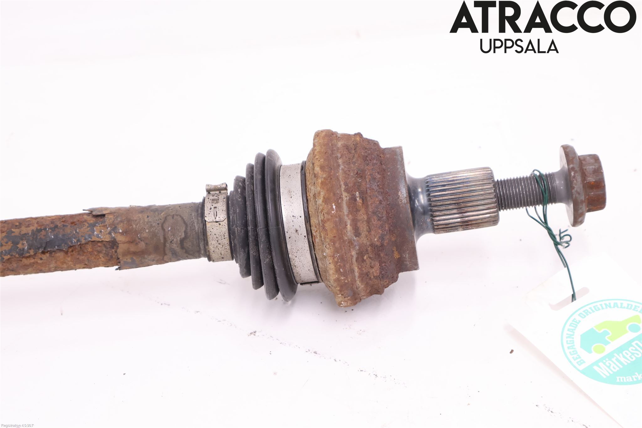 Volkswagen VW PASSAT 15-19 Drivaxel Bak Höger