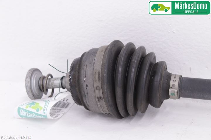 BMW X4 F26 14-18 Drivaxel Fram Höger