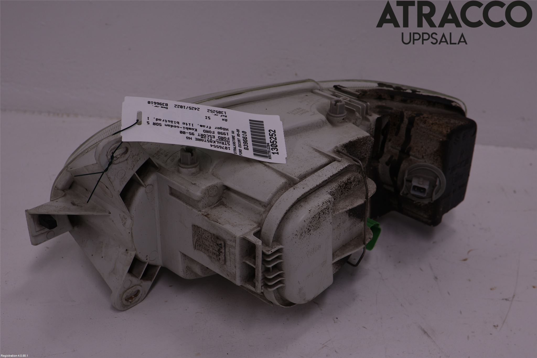 Ford ESCORT     95-00 Strålkastare Höger