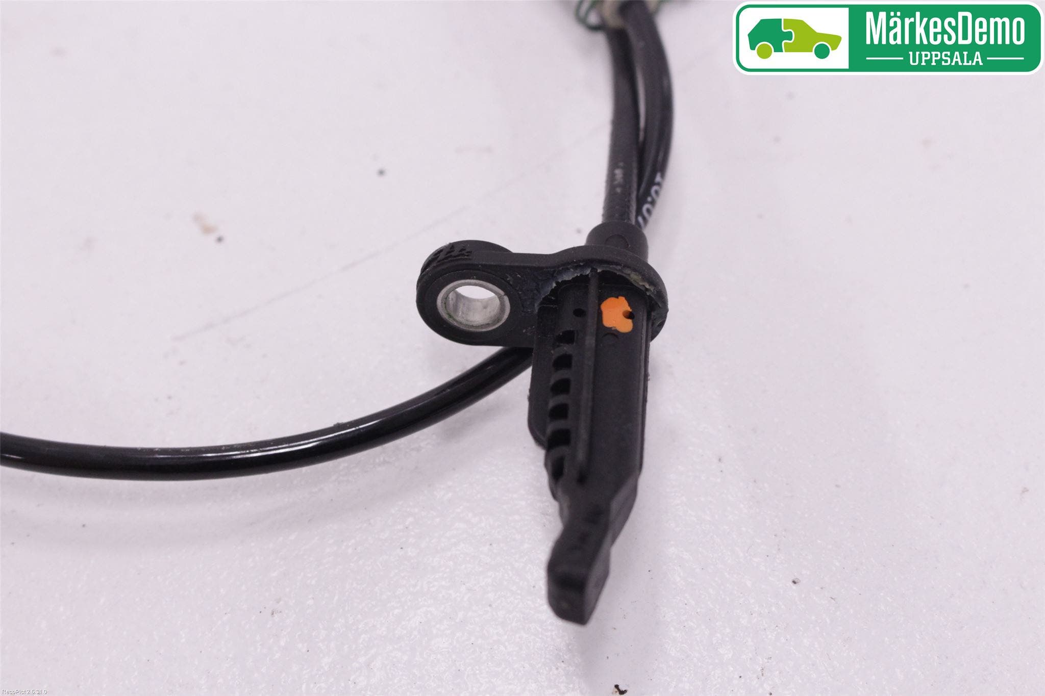 BMW 5 G30/G31/F90 17-23 Abs Sensor