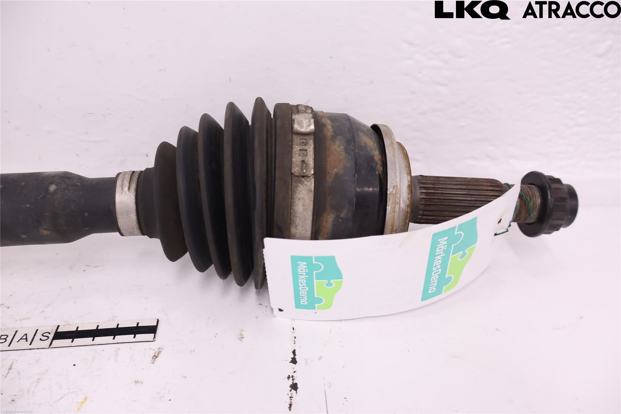 Toyota C-HR 16-23 Drivaxel Fram Höger