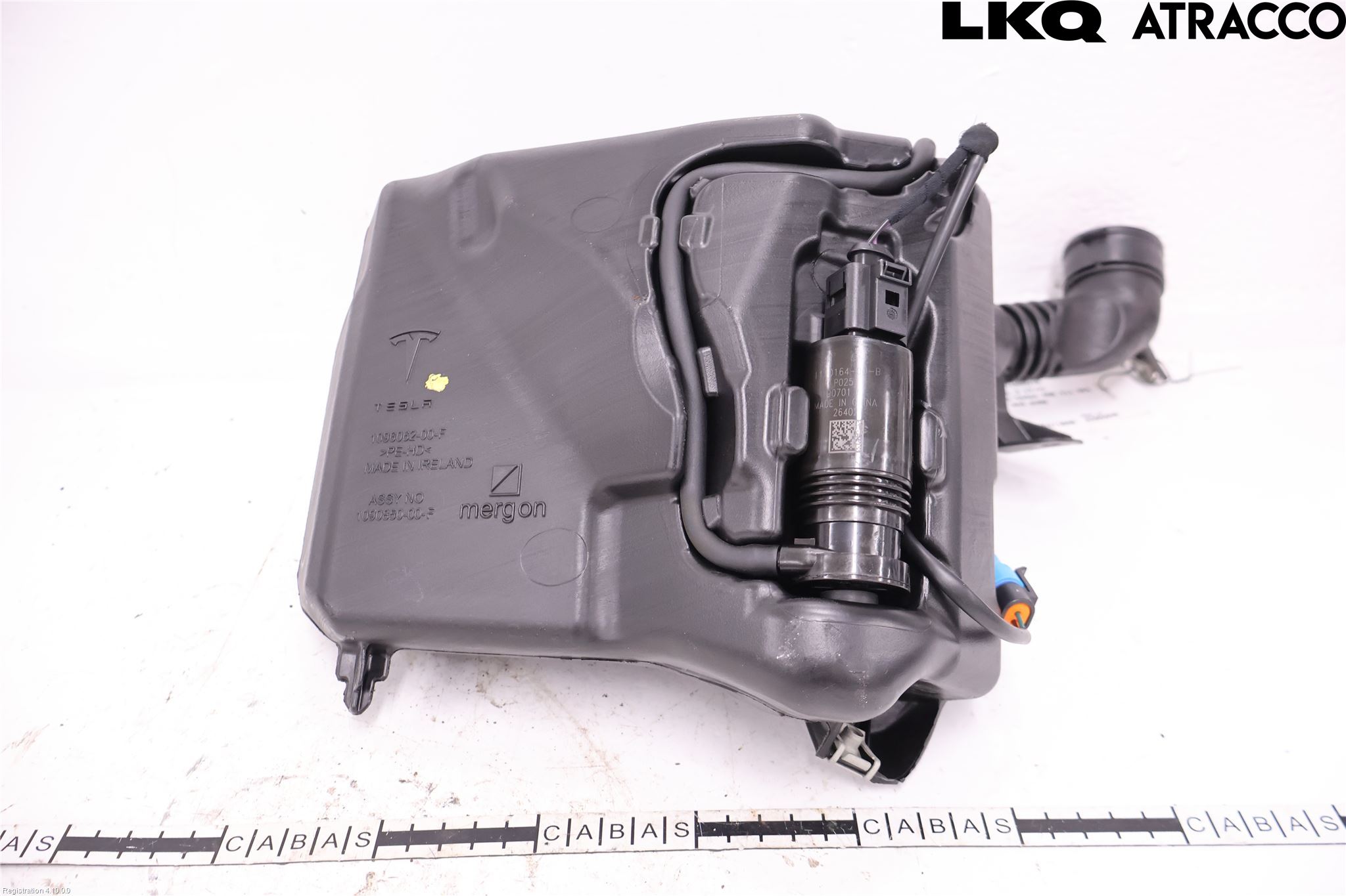 Tesla MODEL 3 17- Spolartank Vindruta