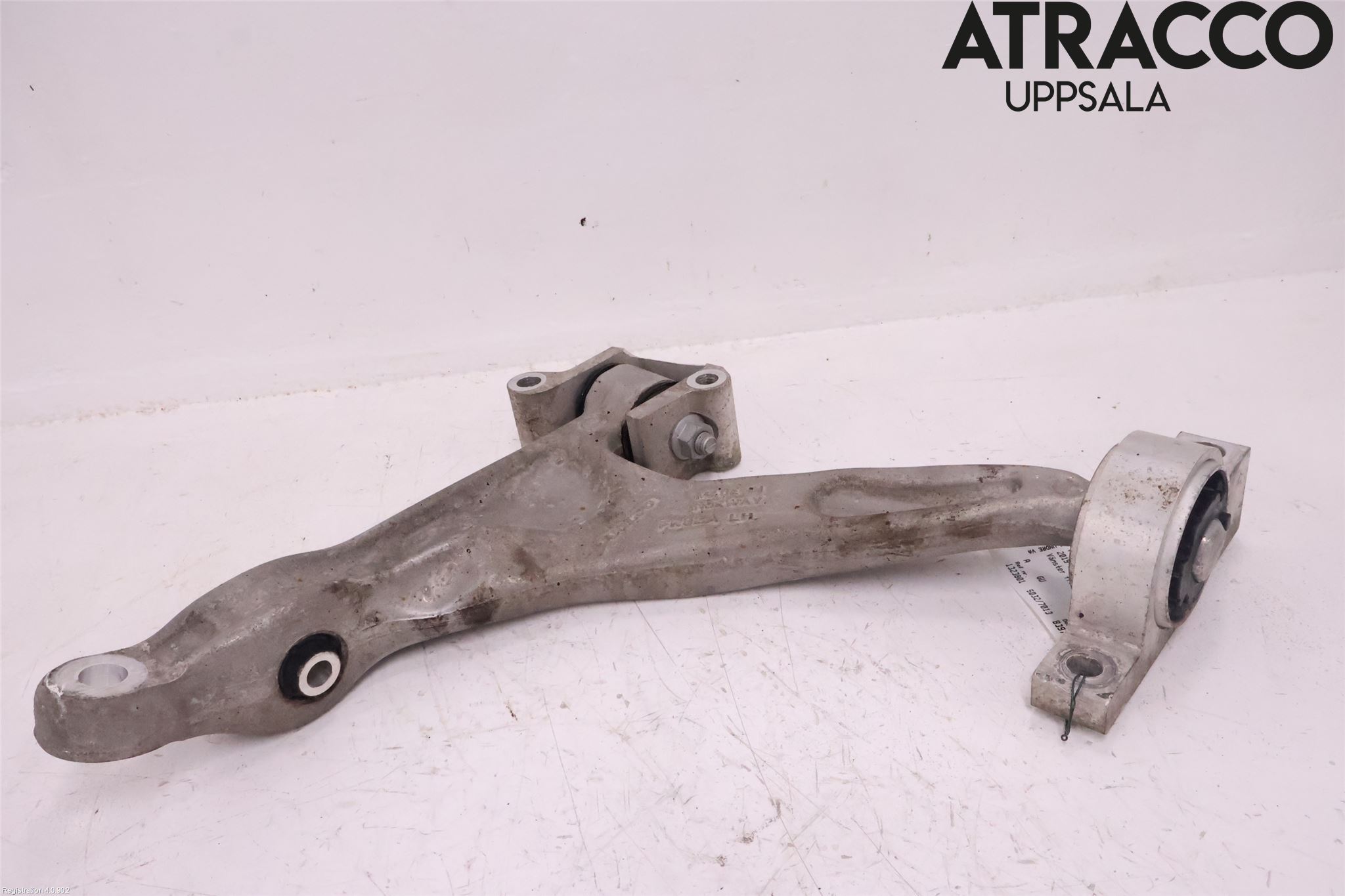 Volvo V60 19- Bärarm Fram Undre Vä