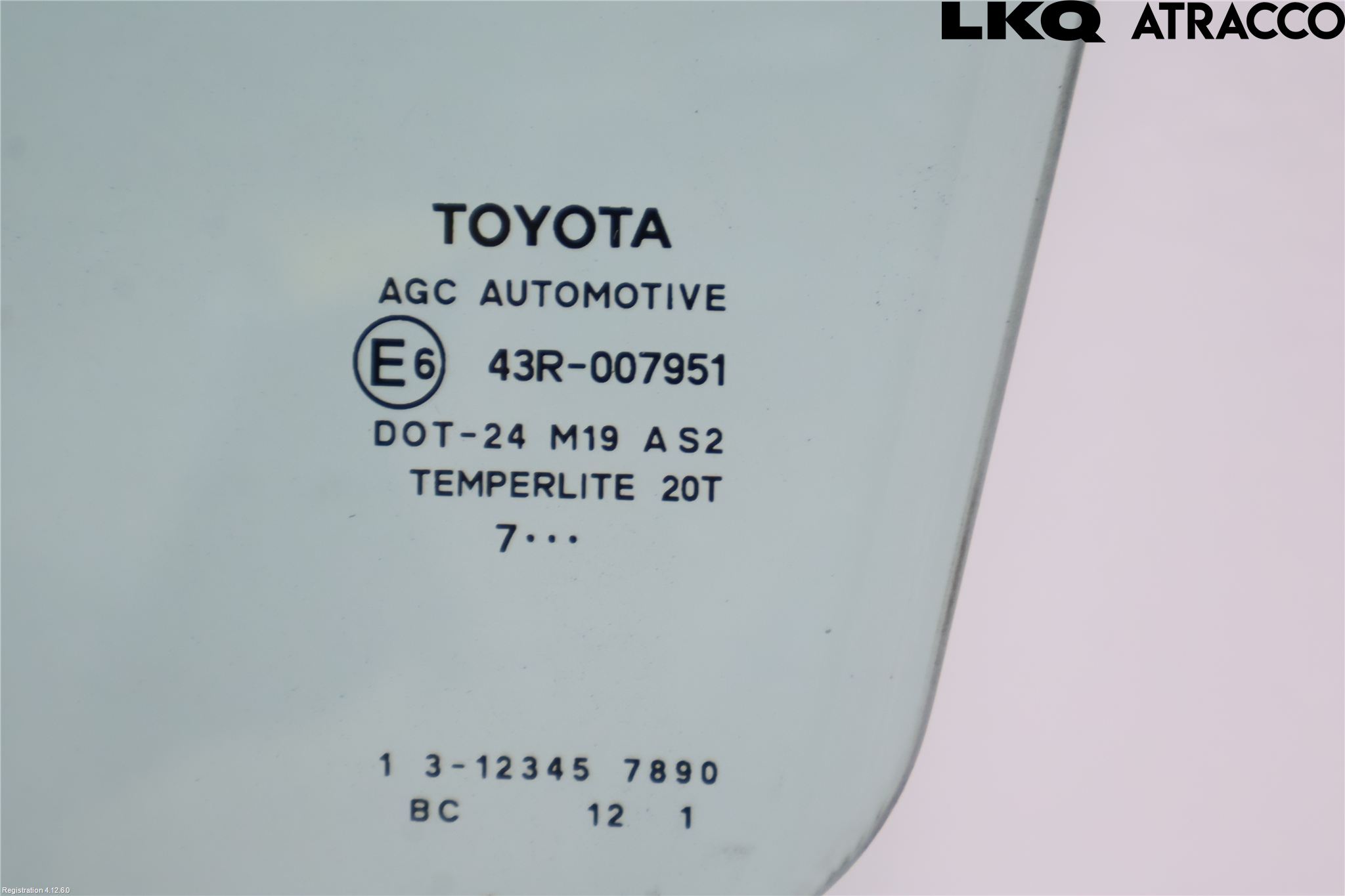 Toyota AURIS 07-09 Dörruta Fram Vänster