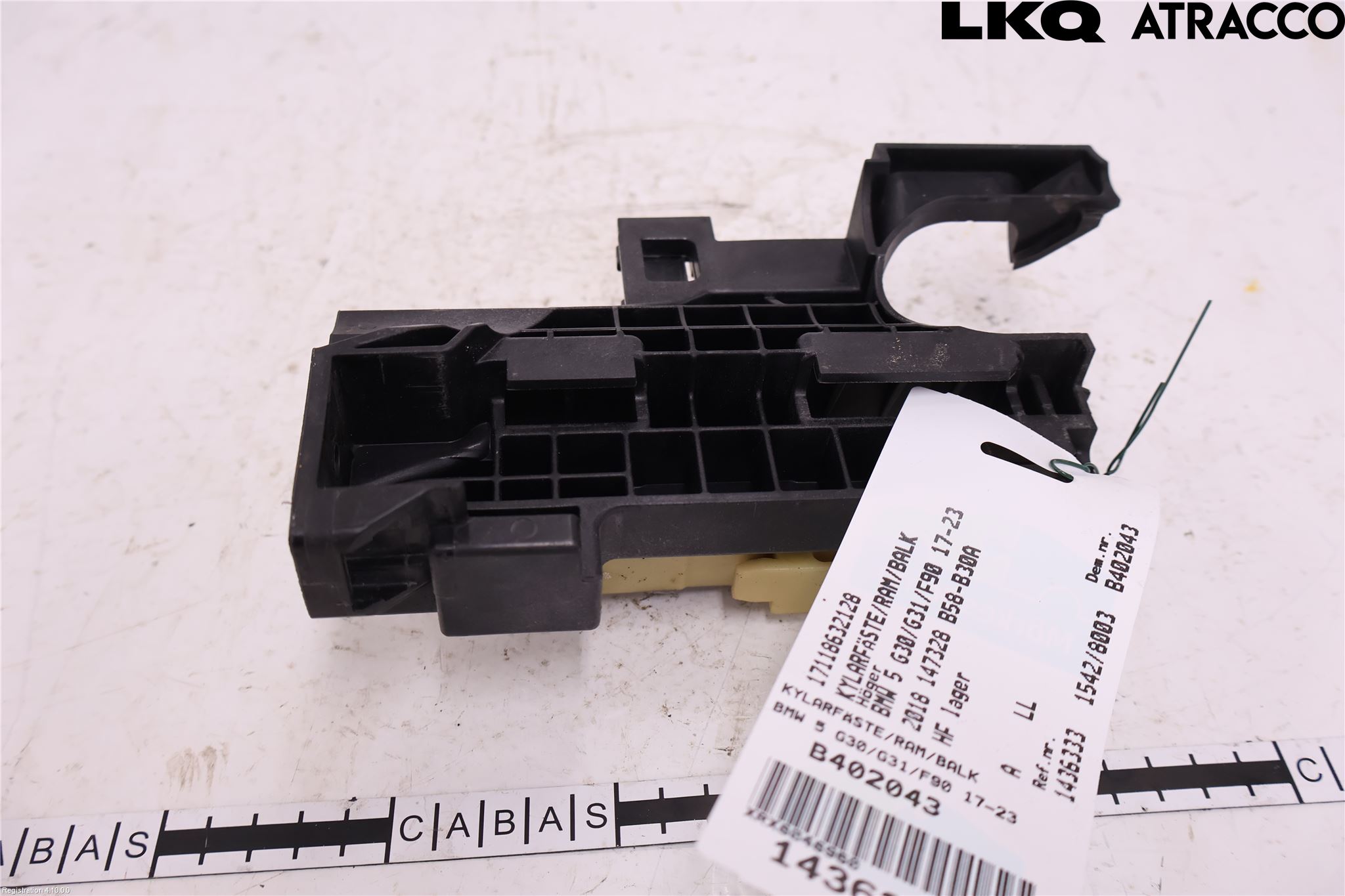 BMW 5 G30/G31/F90 17-23 Kylarfäste-Ram-Balk