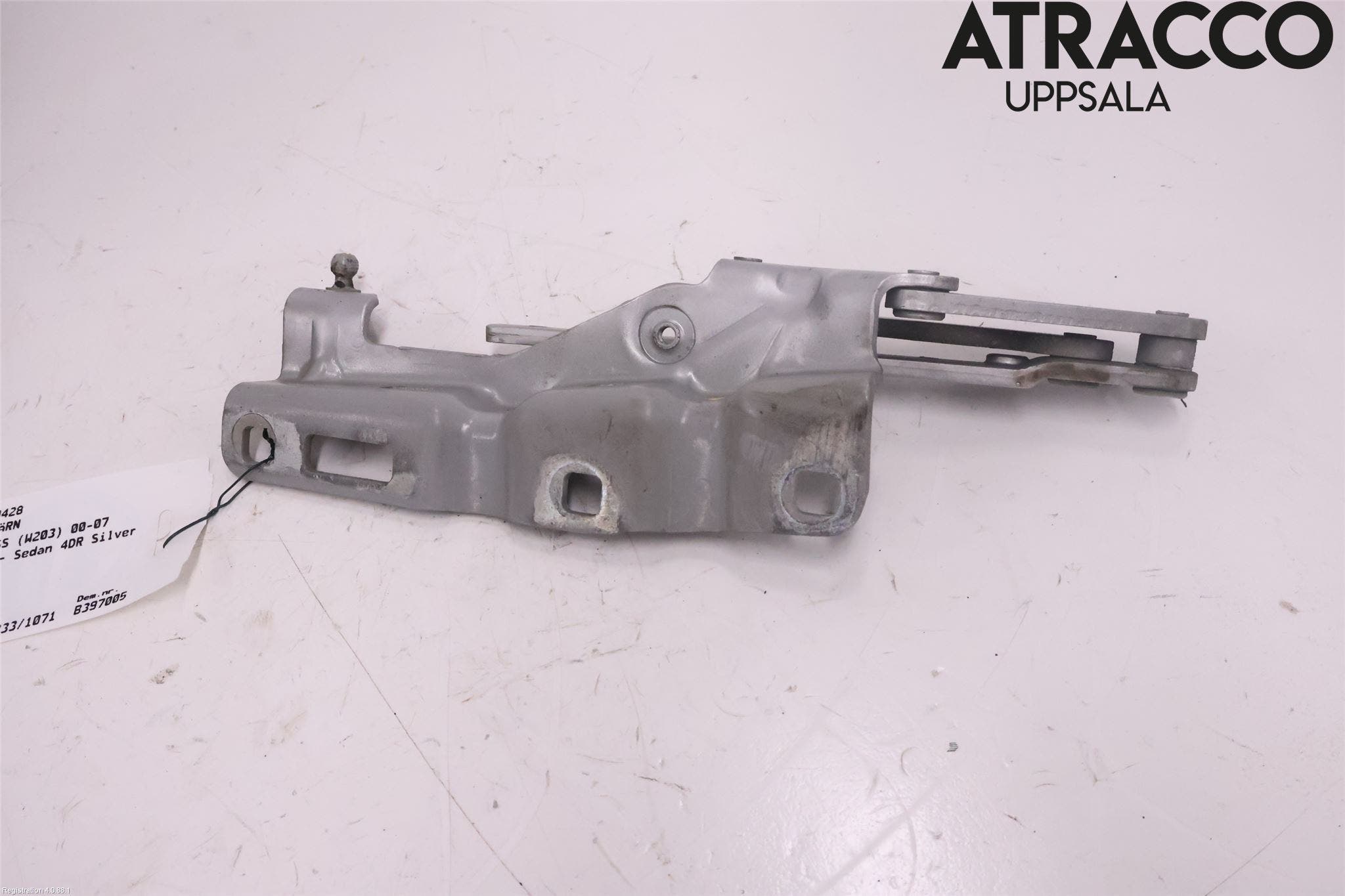 Mercedes-Benz MB C (203) 00-07 Huvgångjärn