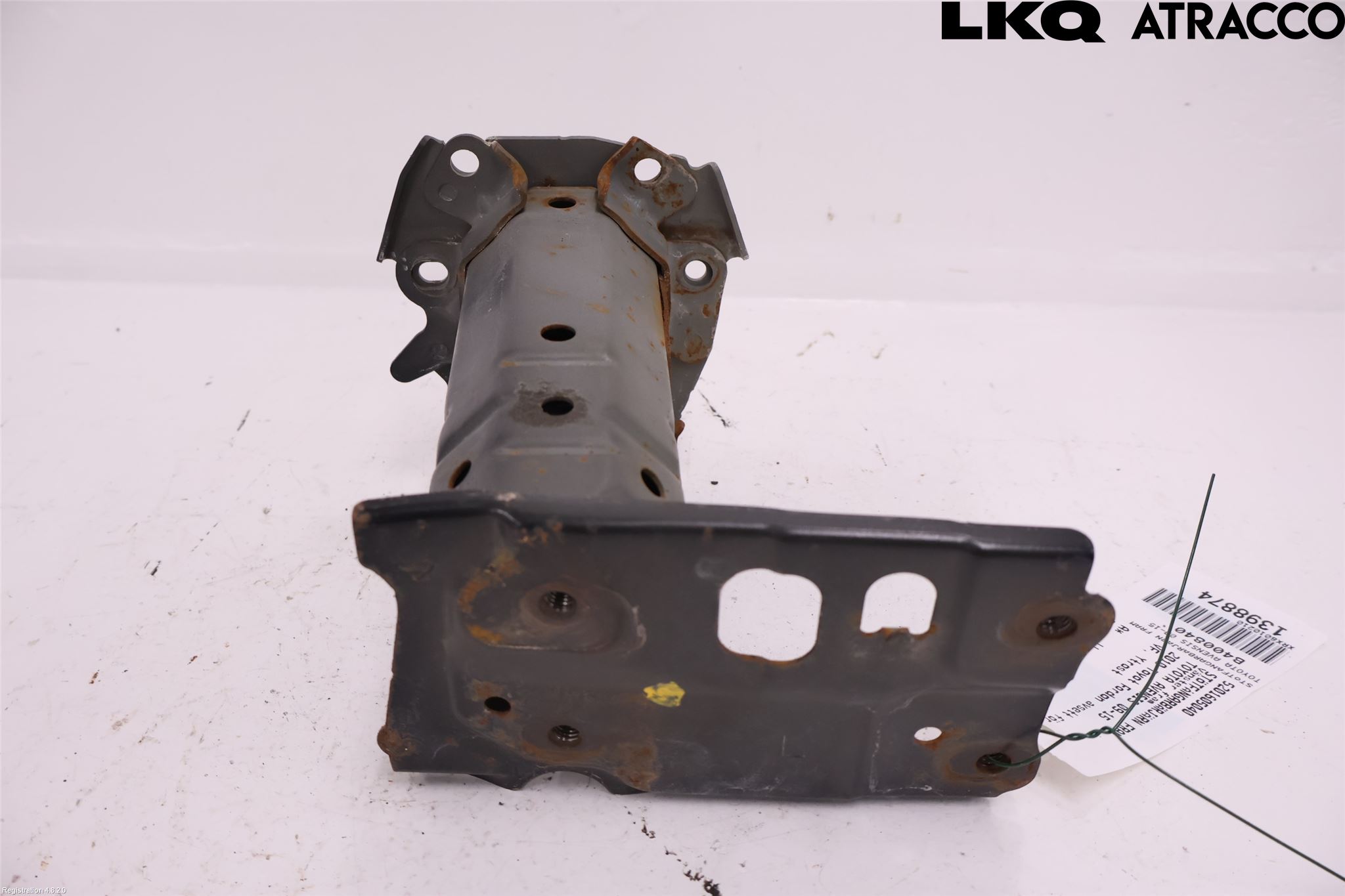 Toyota AVENSIS 09-15 Stötfångarbärjärn Fram