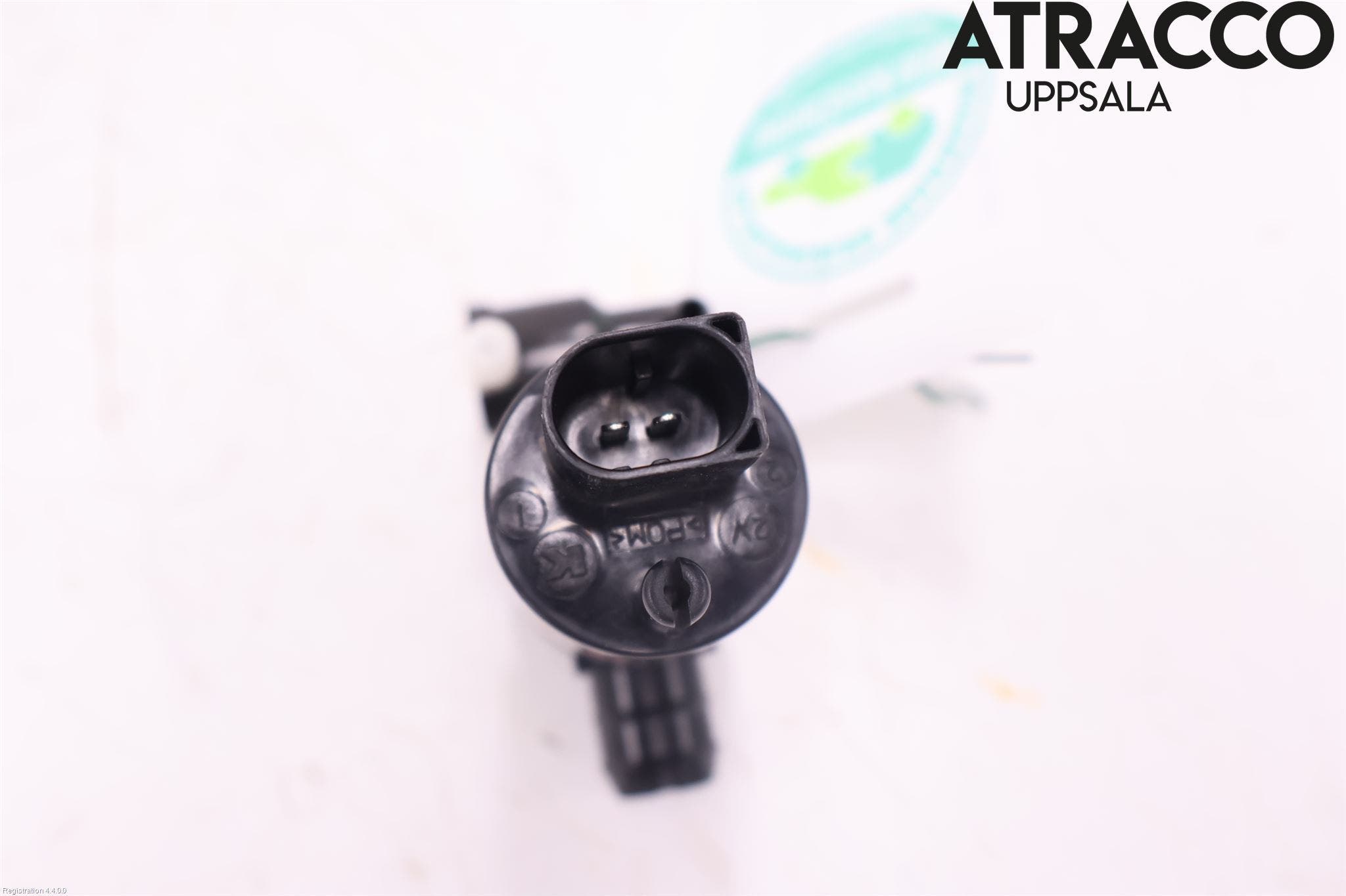 Volvo V90 17->> Spolarpump Vindruta