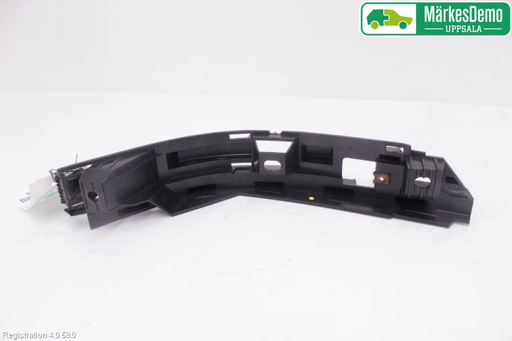 BMW 7 E65/66    00-08 Stötfångarfäste Bak Hö