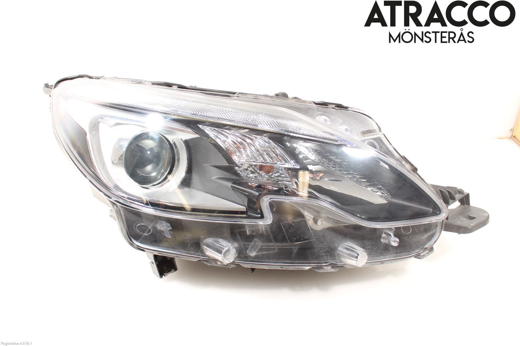 Opel CROSSLAND X 18- Bromsljus Bakruta