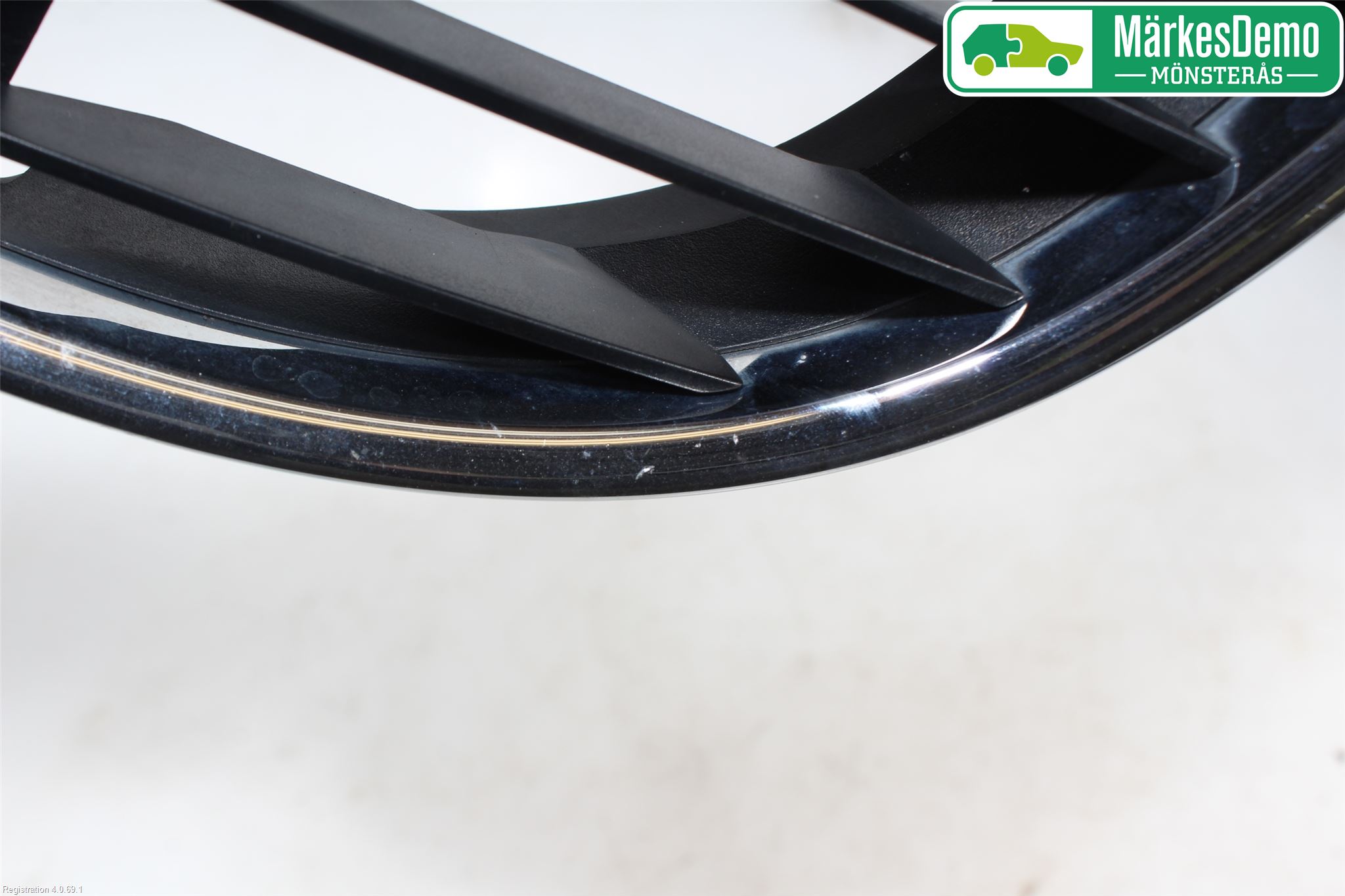 BMW 3 E90/91 SED/TOU 05-12 Grilldel Höger