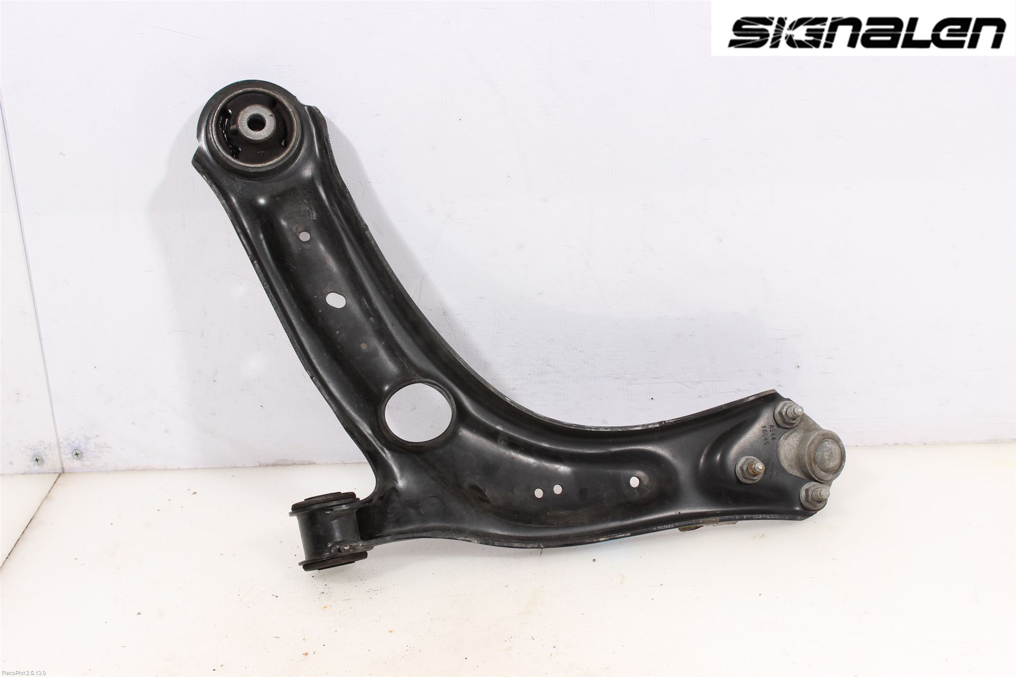 Volkswagen VW PASSAT 15-19 Bärarm Fram Undre Hö