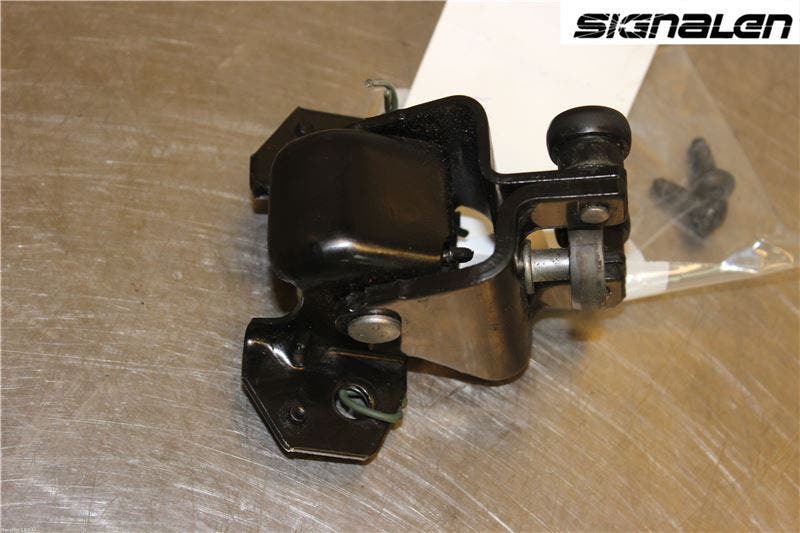 Peugeot PARTNER 08-15 Dörrgångjärn