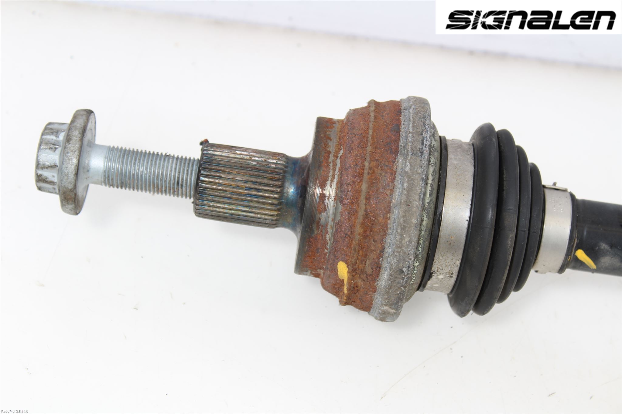 Volkswagen VW PASSAT 15-19 Drivaxel Bak Höger