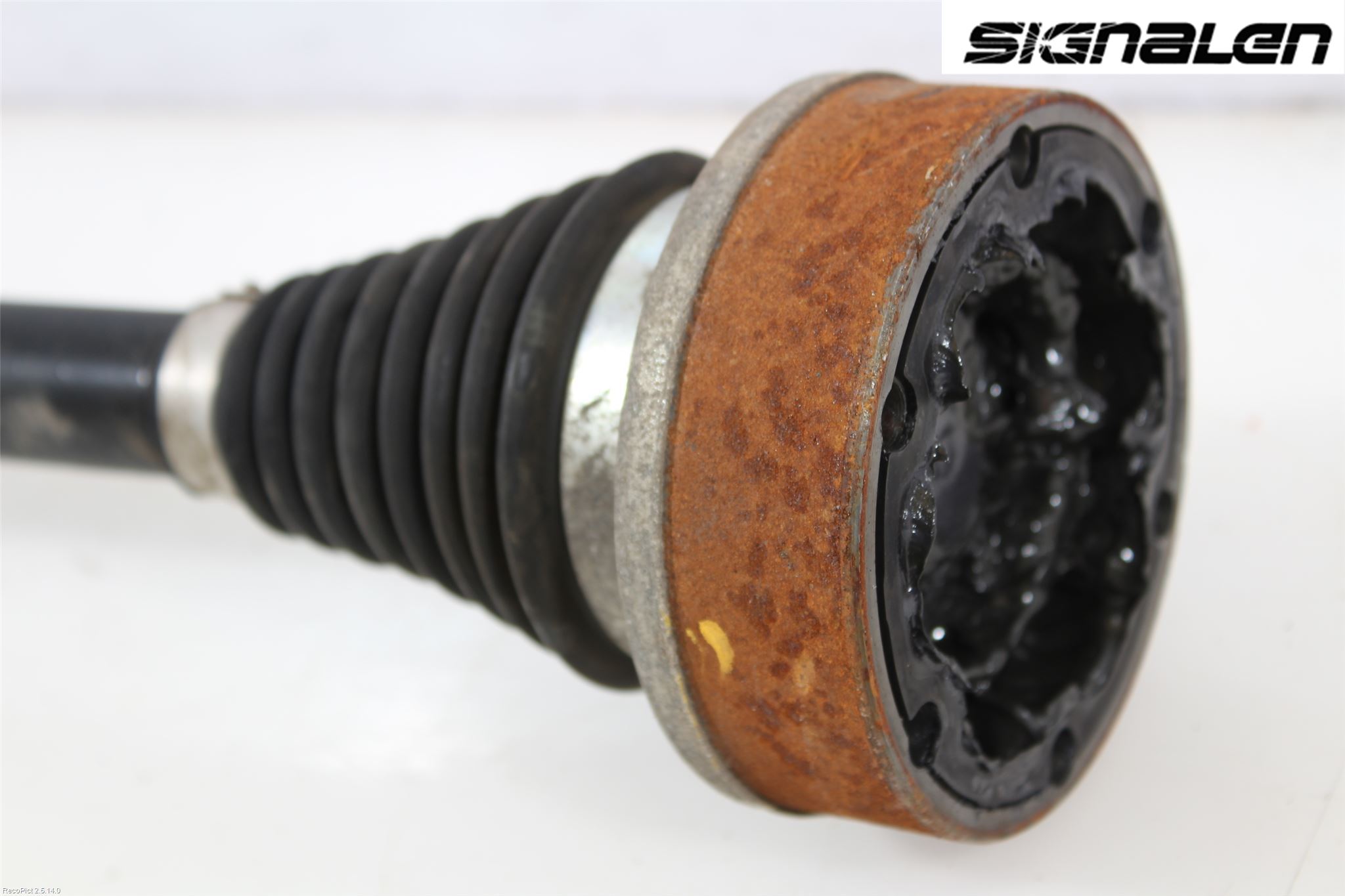 Volkswagen VW PASSAT 15-19 Drivaxel Bak Höger