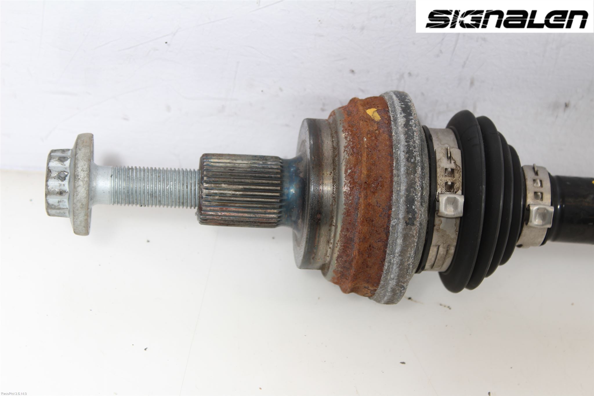 Volkswagen VW PASSAT 15-19 Drivaxel Bak Vänster