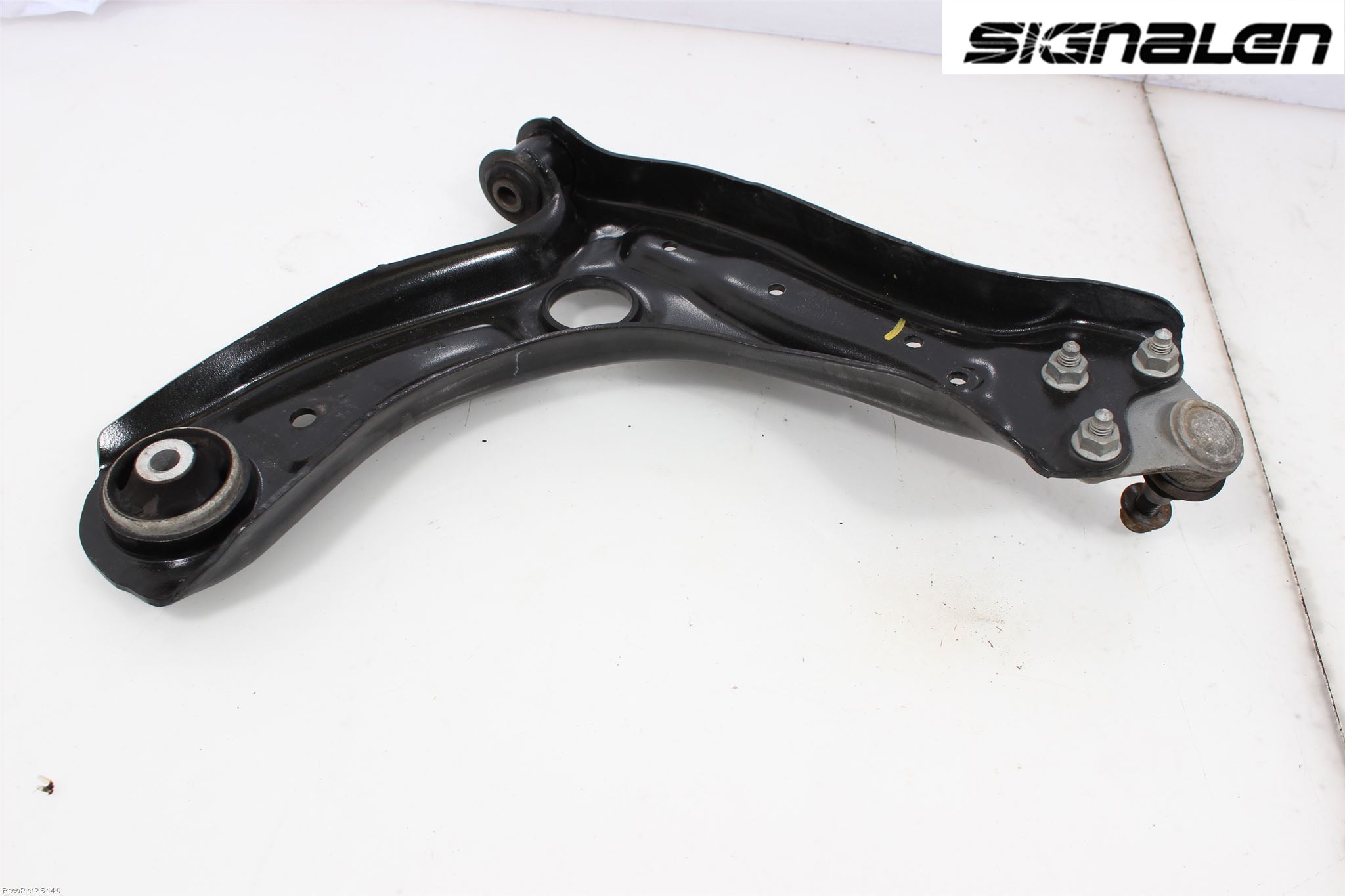 Skoda RAPID Bärarm Fram Undre Vä