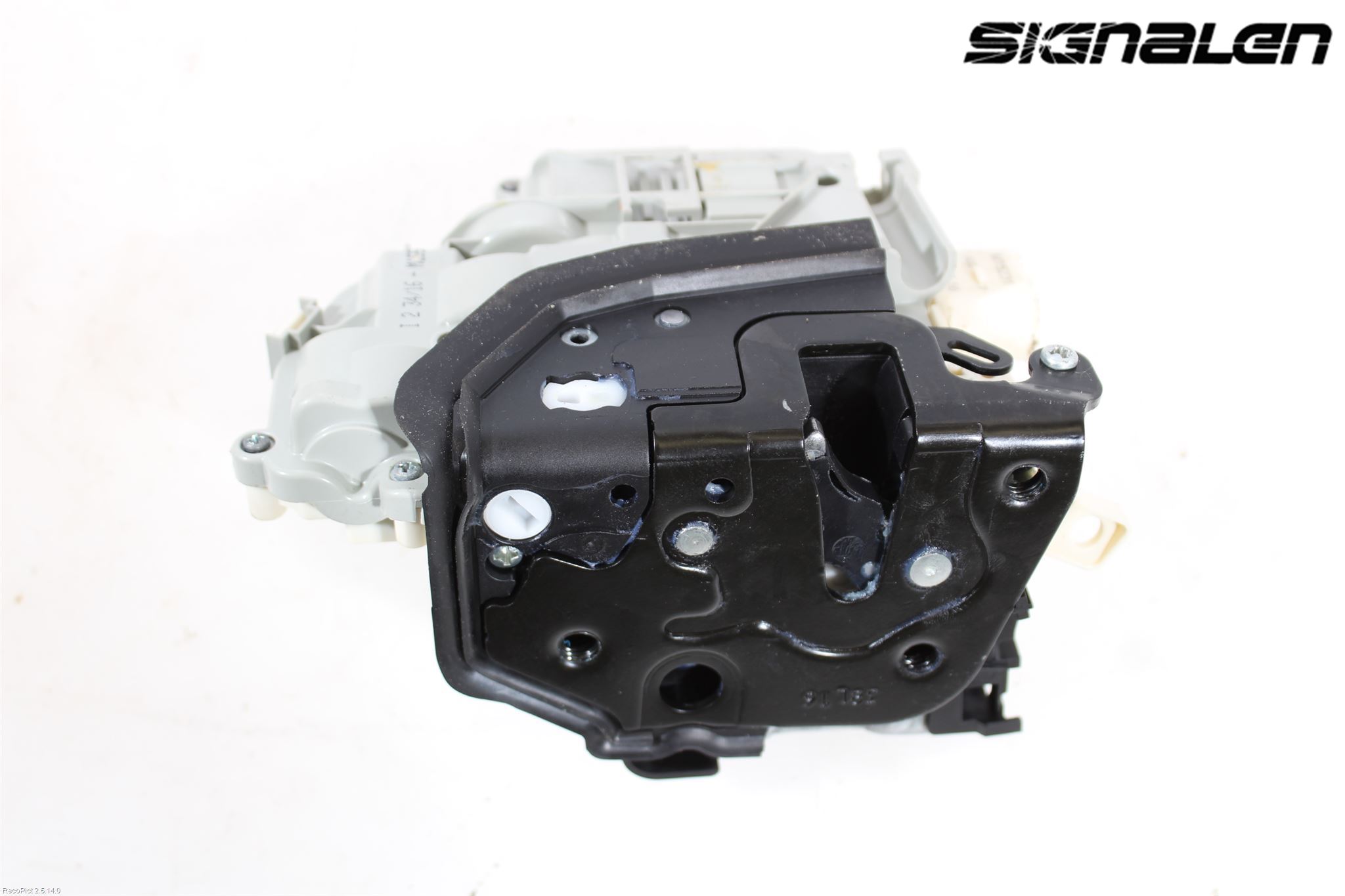 Audi A4/S4 B9 16-19 Låskista-Dörrlås