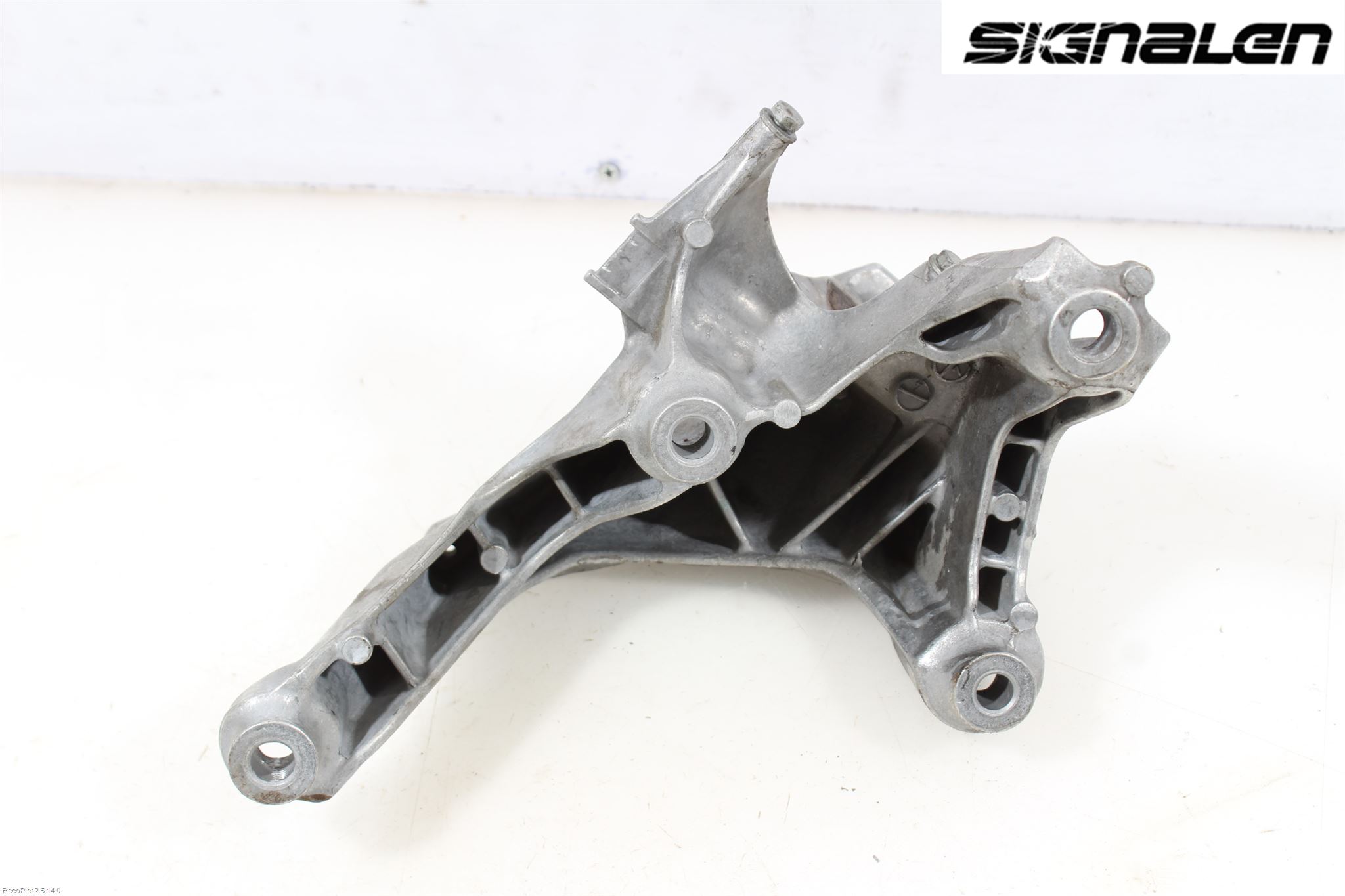 Audi A4/S4 B9 16-19 Motorfäste