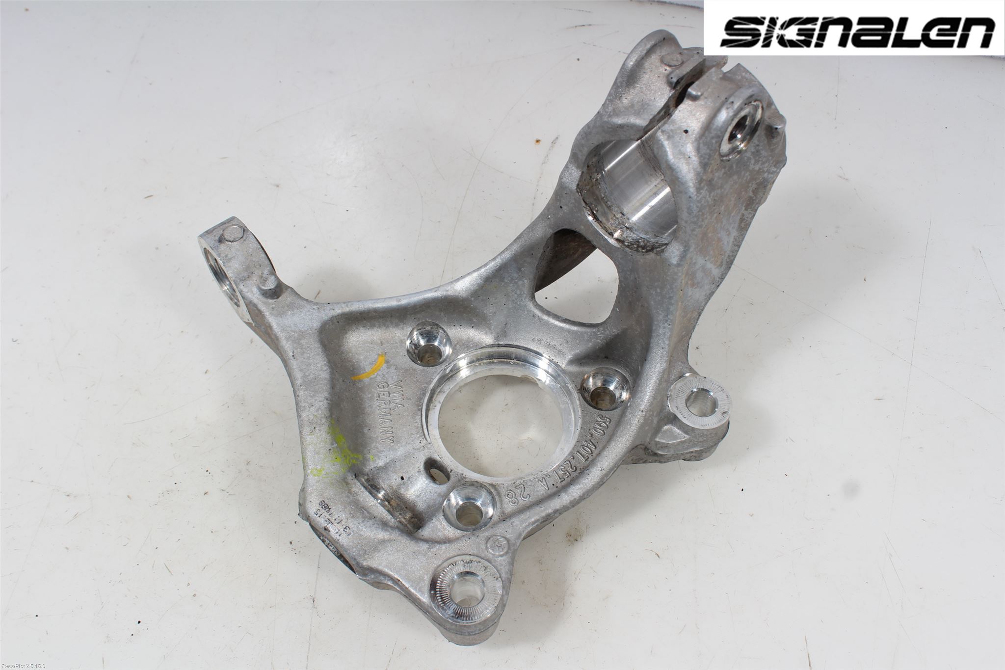 Volkswagen VW PASSAT 15-19 Styrspindel Lagerhus Vä