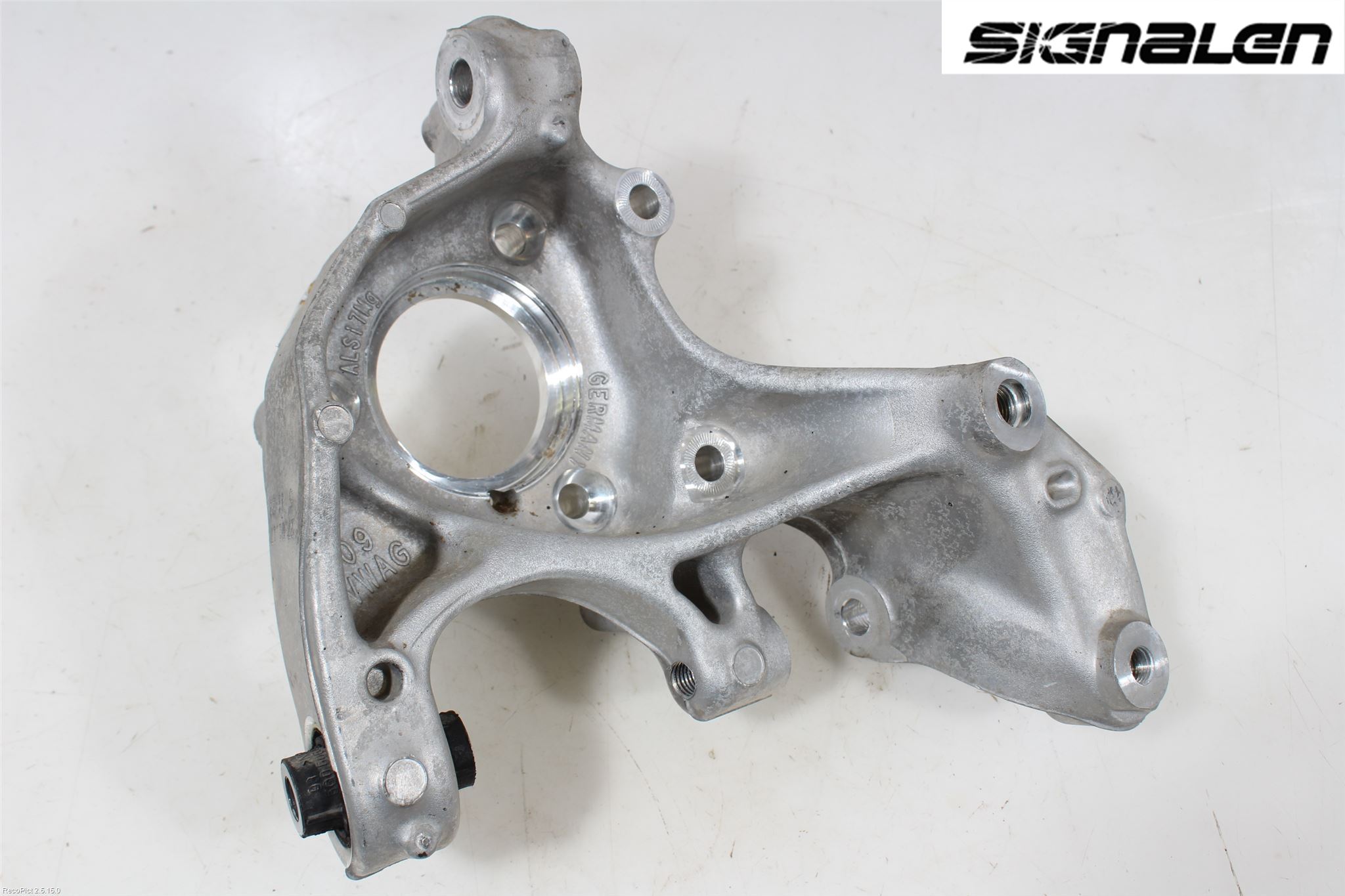 Skoda SUPERB 16-24 Hjullagerhus-Spindel Vä B