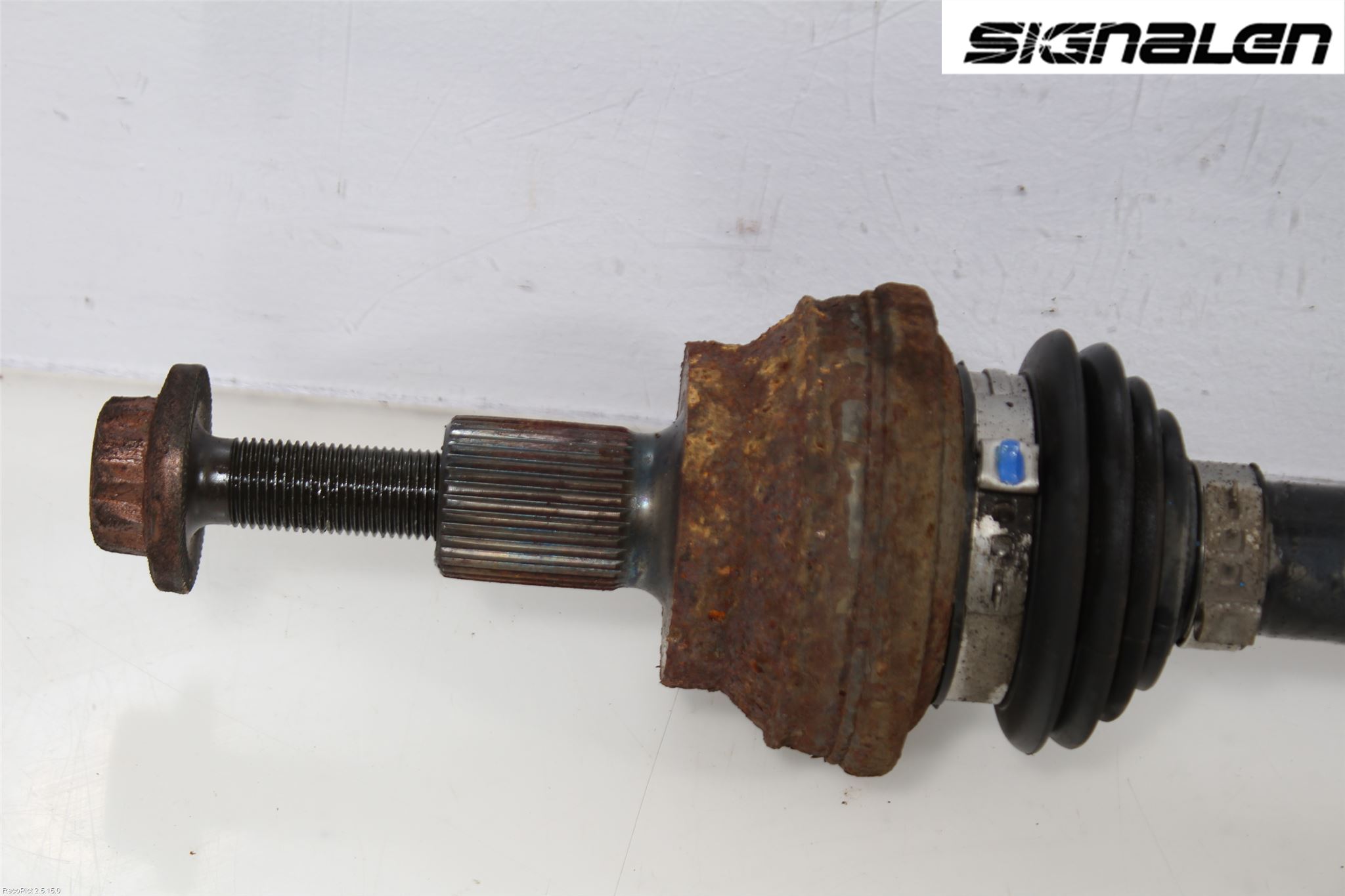 Volkswagen VW PASSAT 11-14 Drivaxel Bak Höger