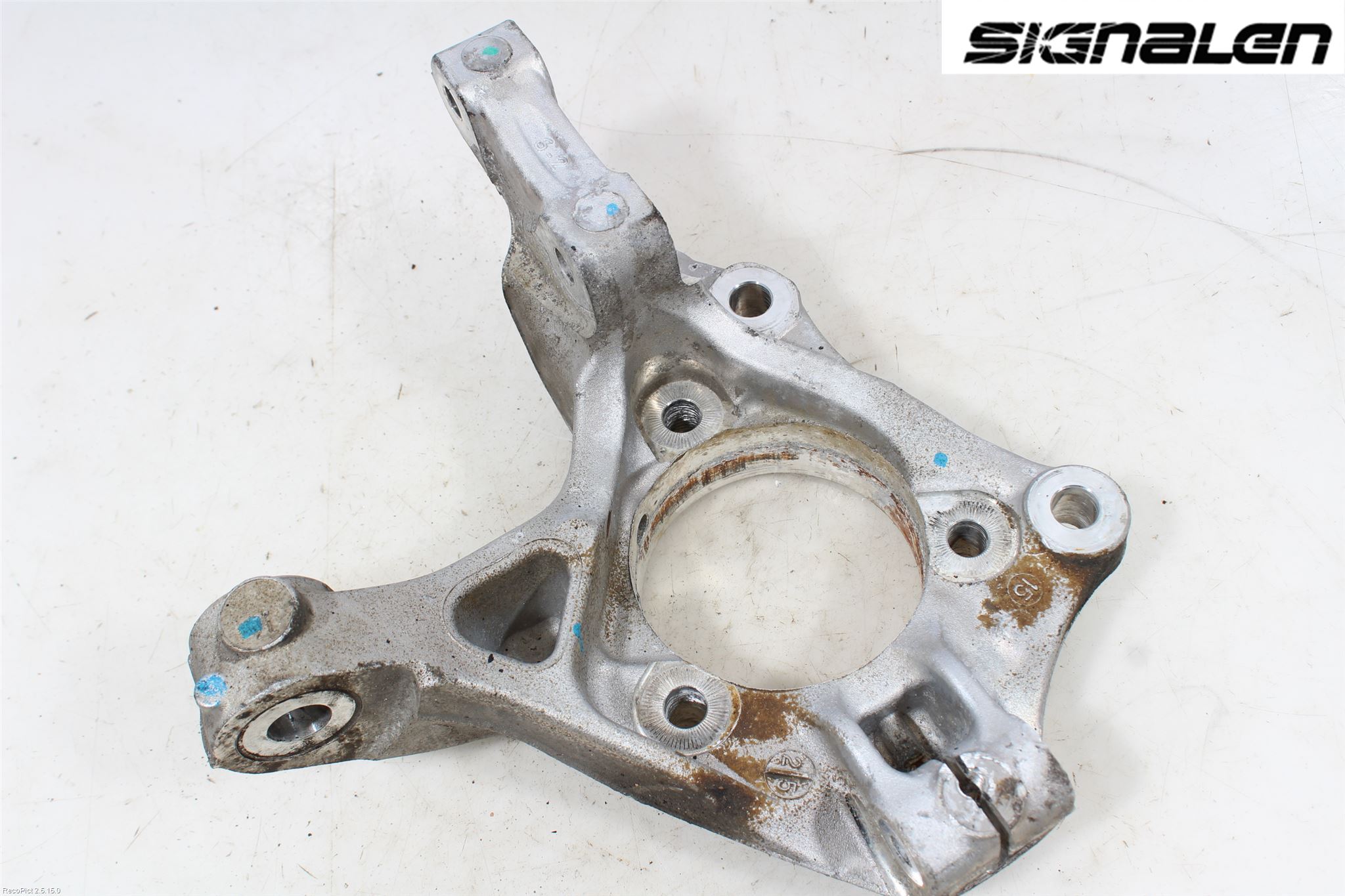 Opel ASTRA J 10-15 Styrspindel Lagerhus Vä