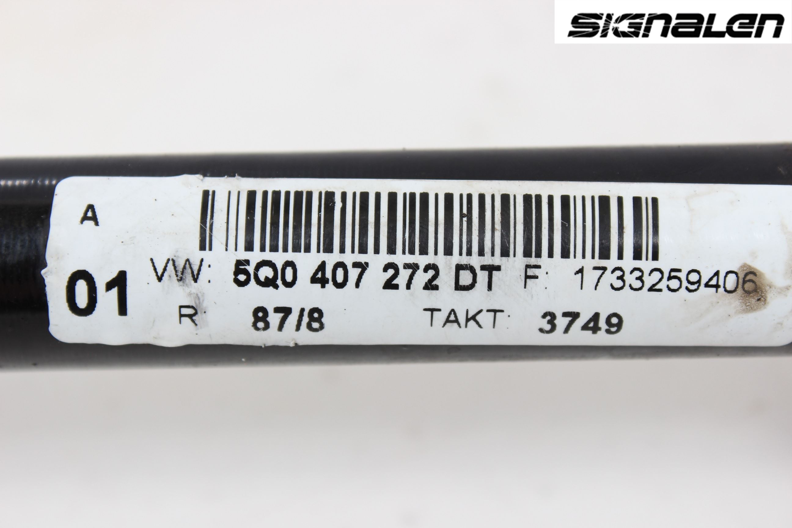 Volkswagen VW GOLF SPORTSVAN 15-20 Drivaxel Fram Höger