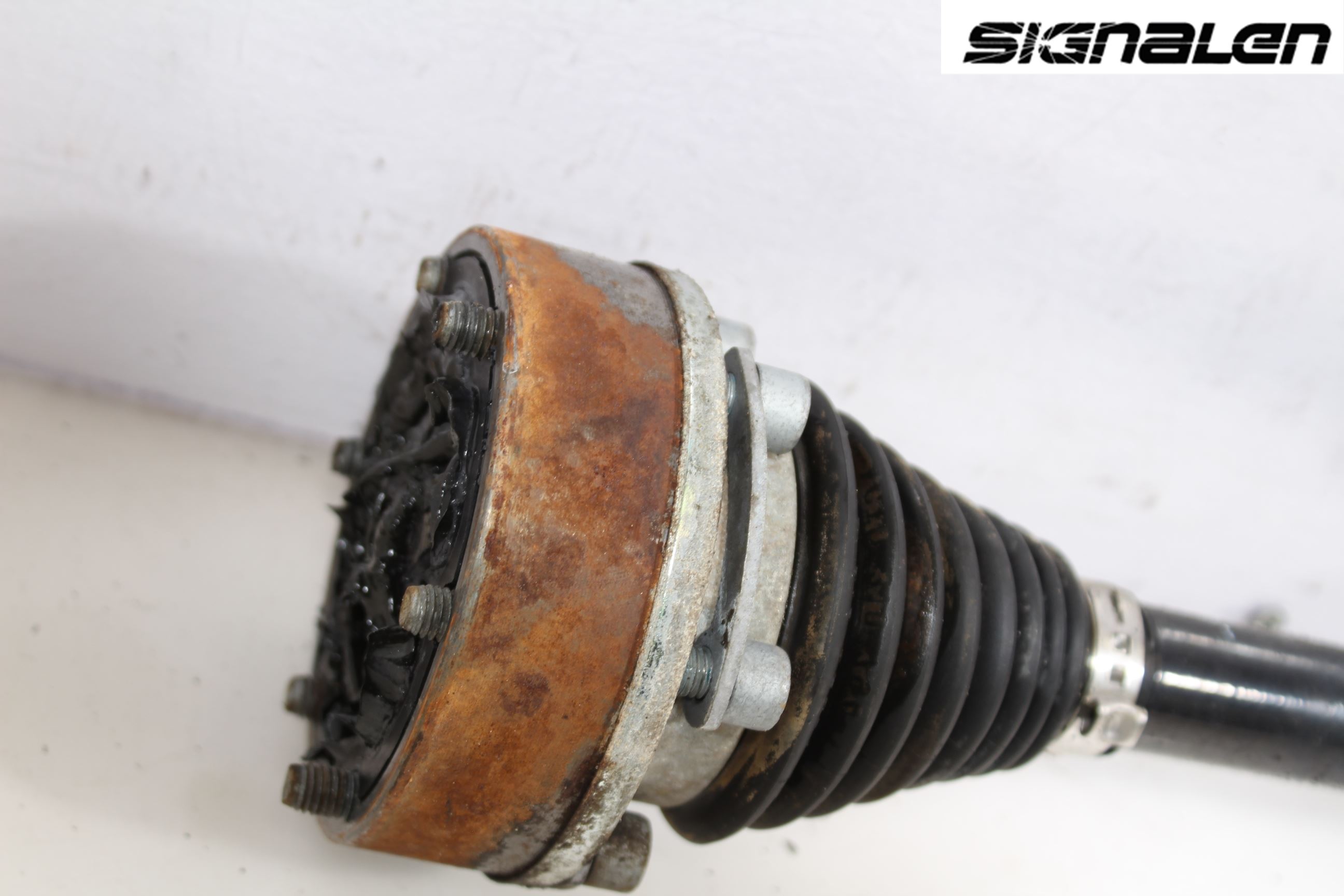 Volkswagen VW POLO 10-17 Drivaxel Fram Vänster