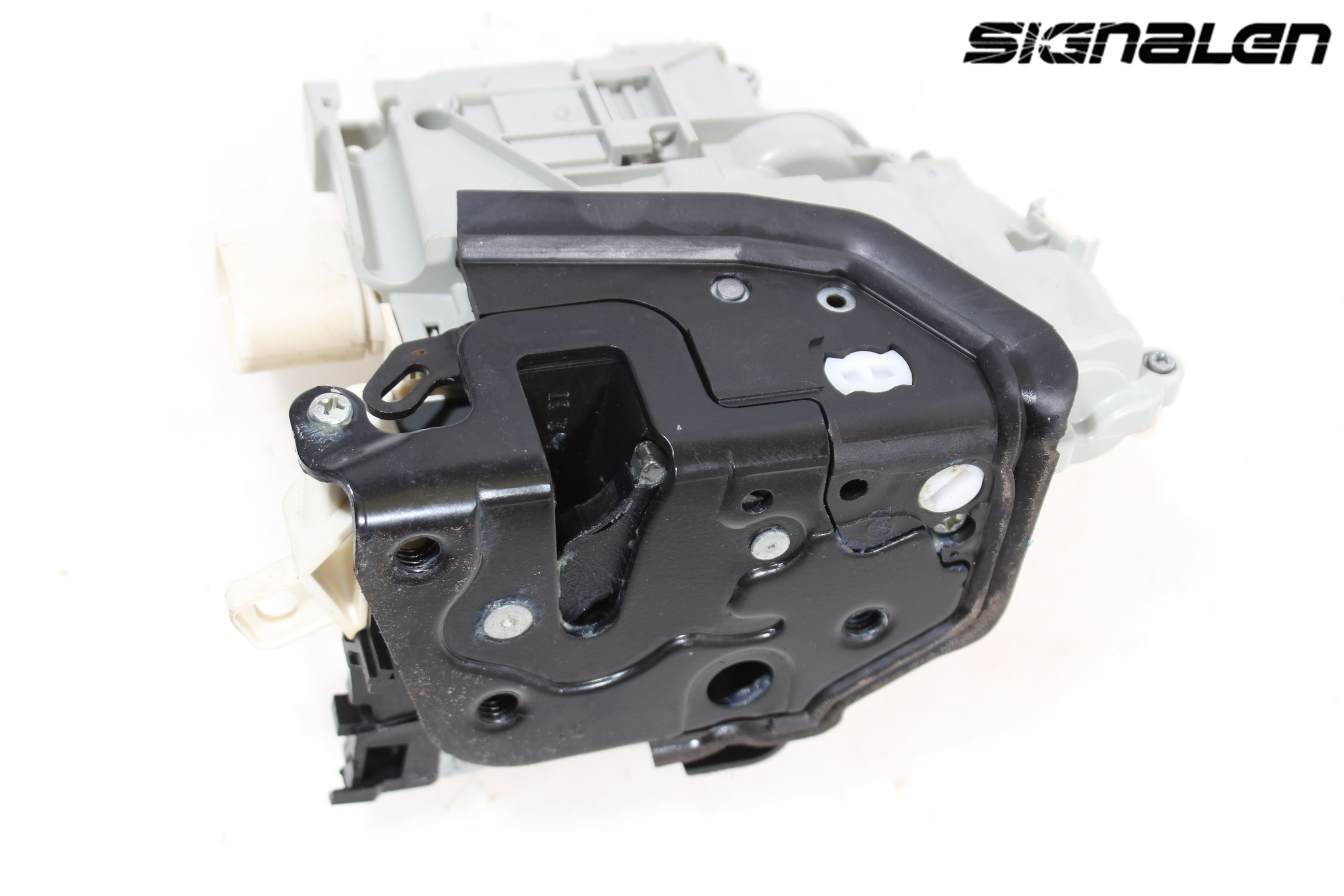 Audi A4/S4 B9 16-19 Låskista-Dörrlås