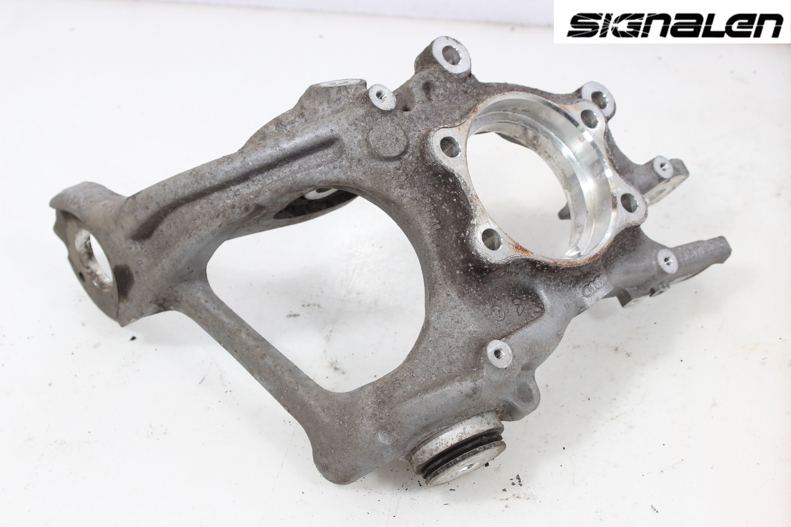 Audi Q5 09-16 Hjullagerhus-Spindel Vä B