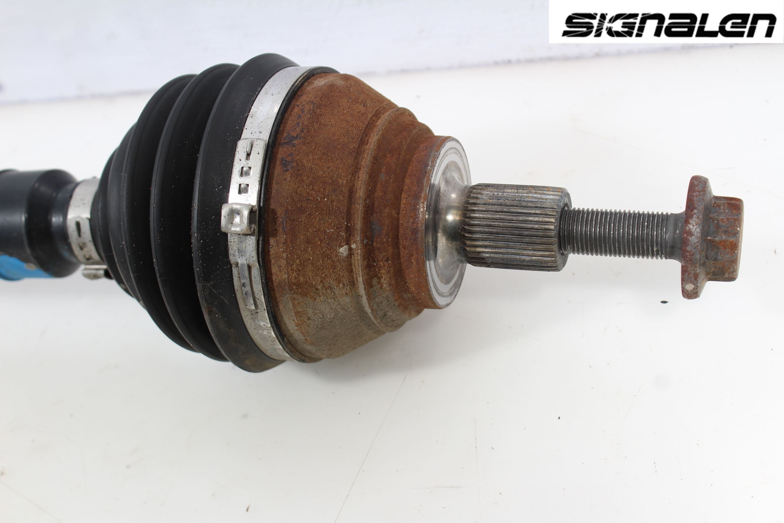 Volkswagen VW CADDY 11-15 Drivaxel Fram Höger