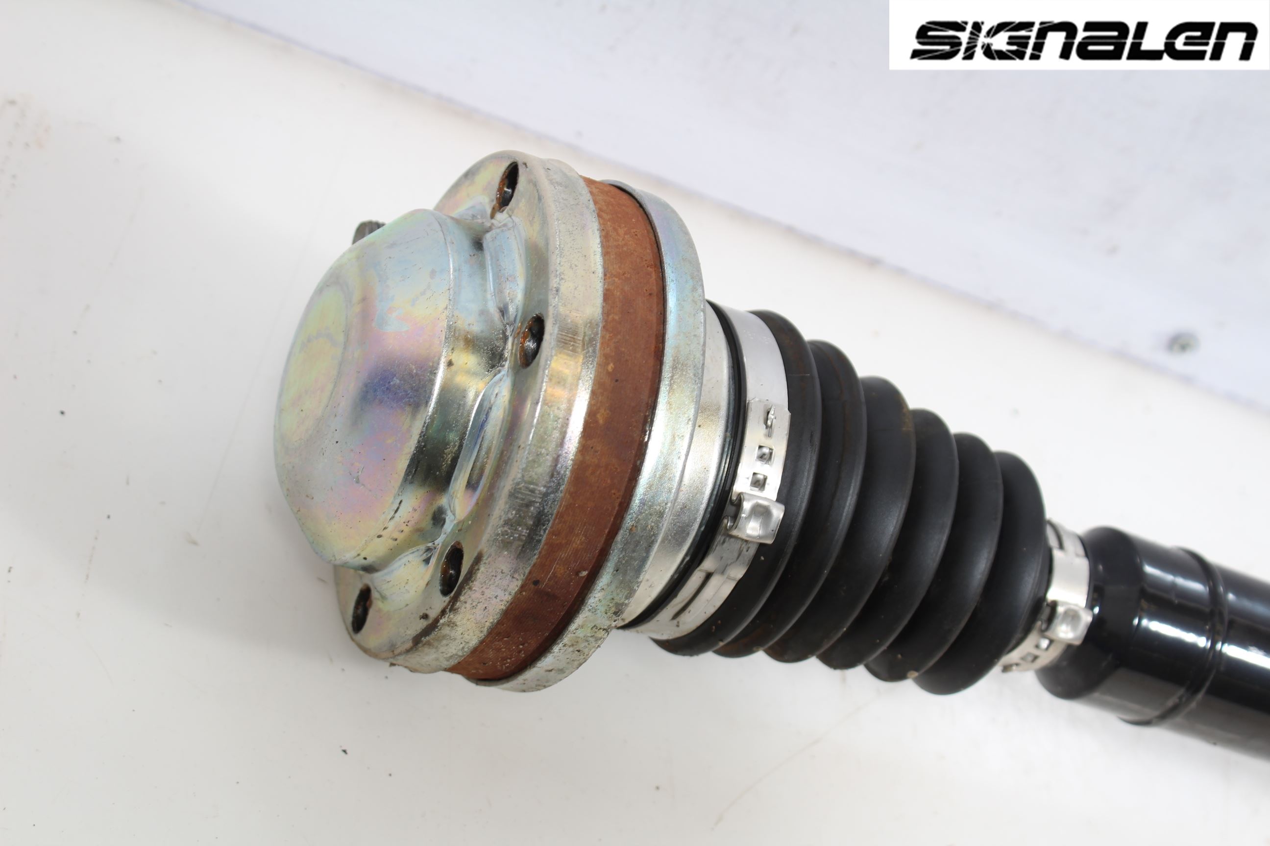 Volkswagen VW CADDY 11-15 Drivaxel Fram Höger