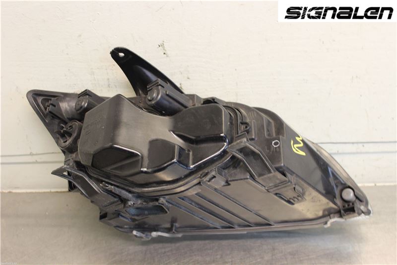 Ford FOCUS     04-07 Strålkastare Vänster