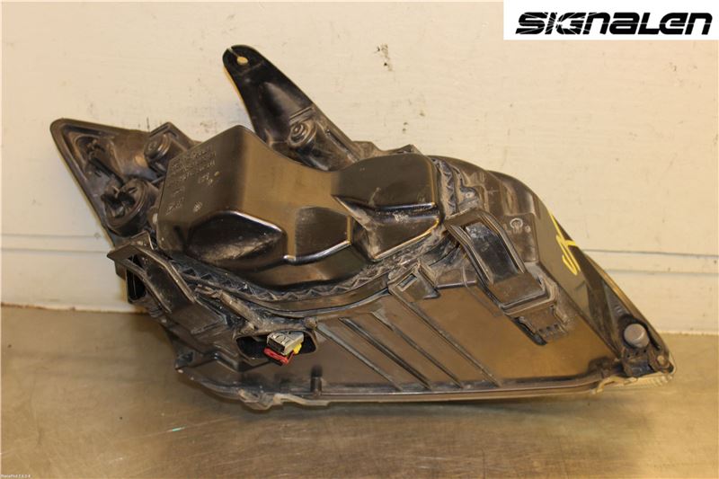 Ford FOCUS     04-07 Strålkastare Vänster