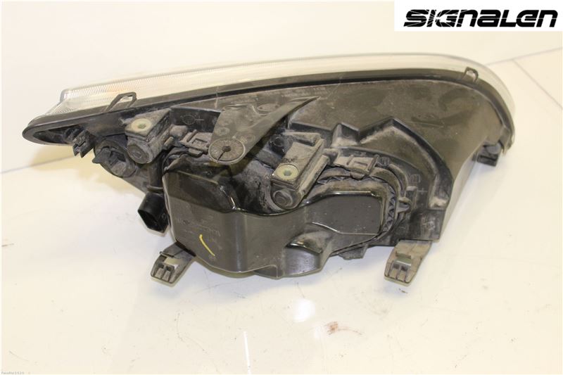 Ford FOCUS     04-07 Strålkastare Vänster