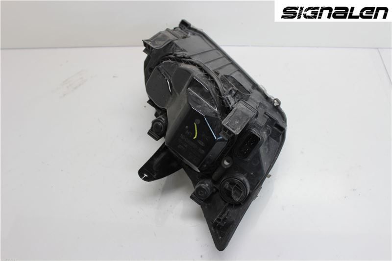 Ford FOCUS     04-07 Strålkastare Vänster