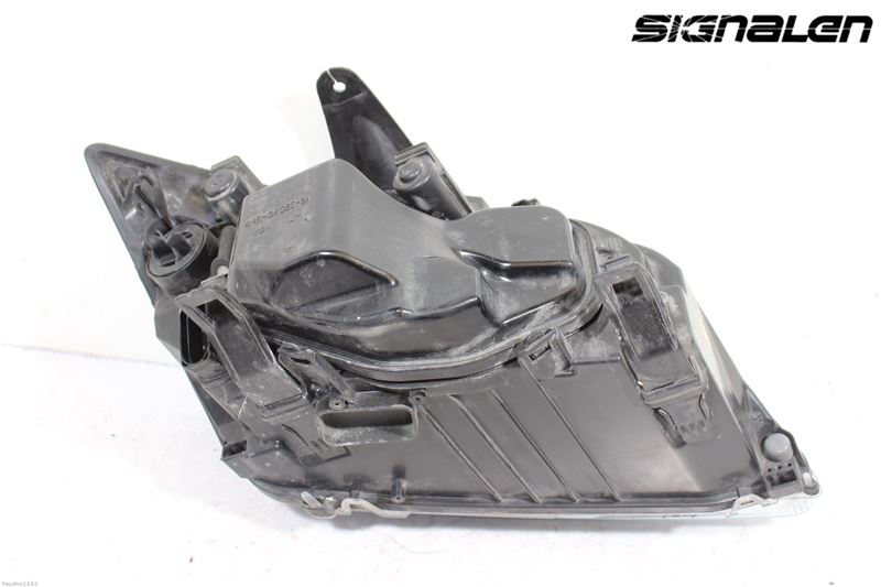 Ford FOCUS     04-07 Strålkastare Vänster