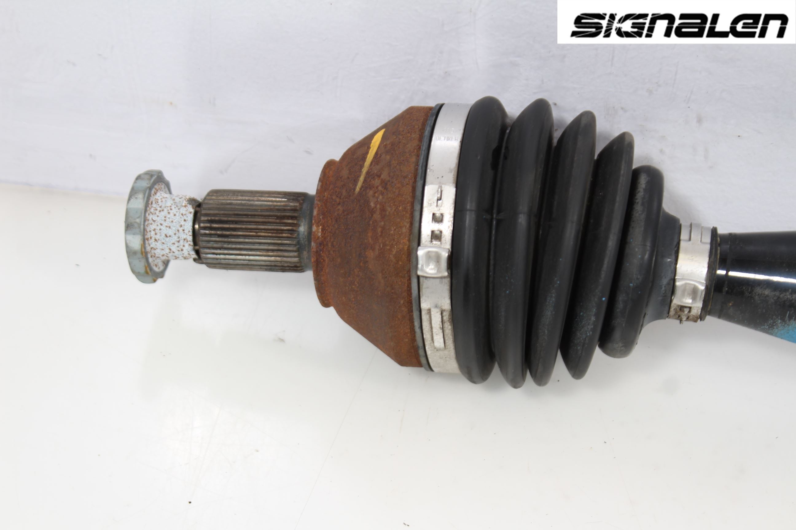 Volkswagen VW POLO 10-17 Drivaxel Fram Höger