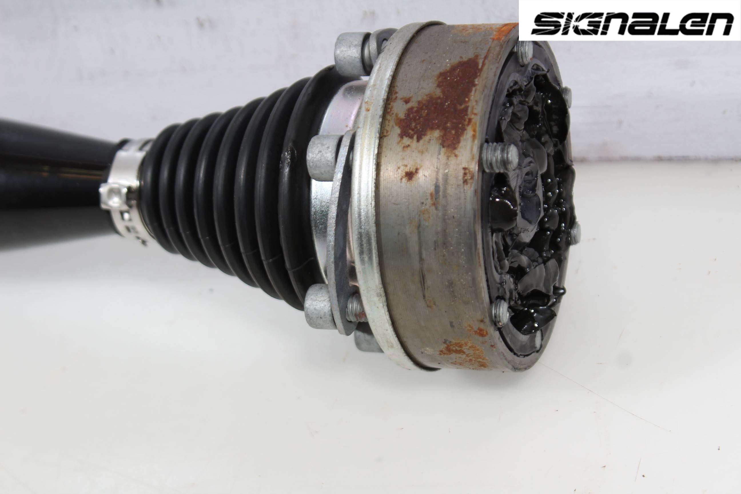 Volkswagen VW POLO 10-17 Drivaxel Fram Höger
