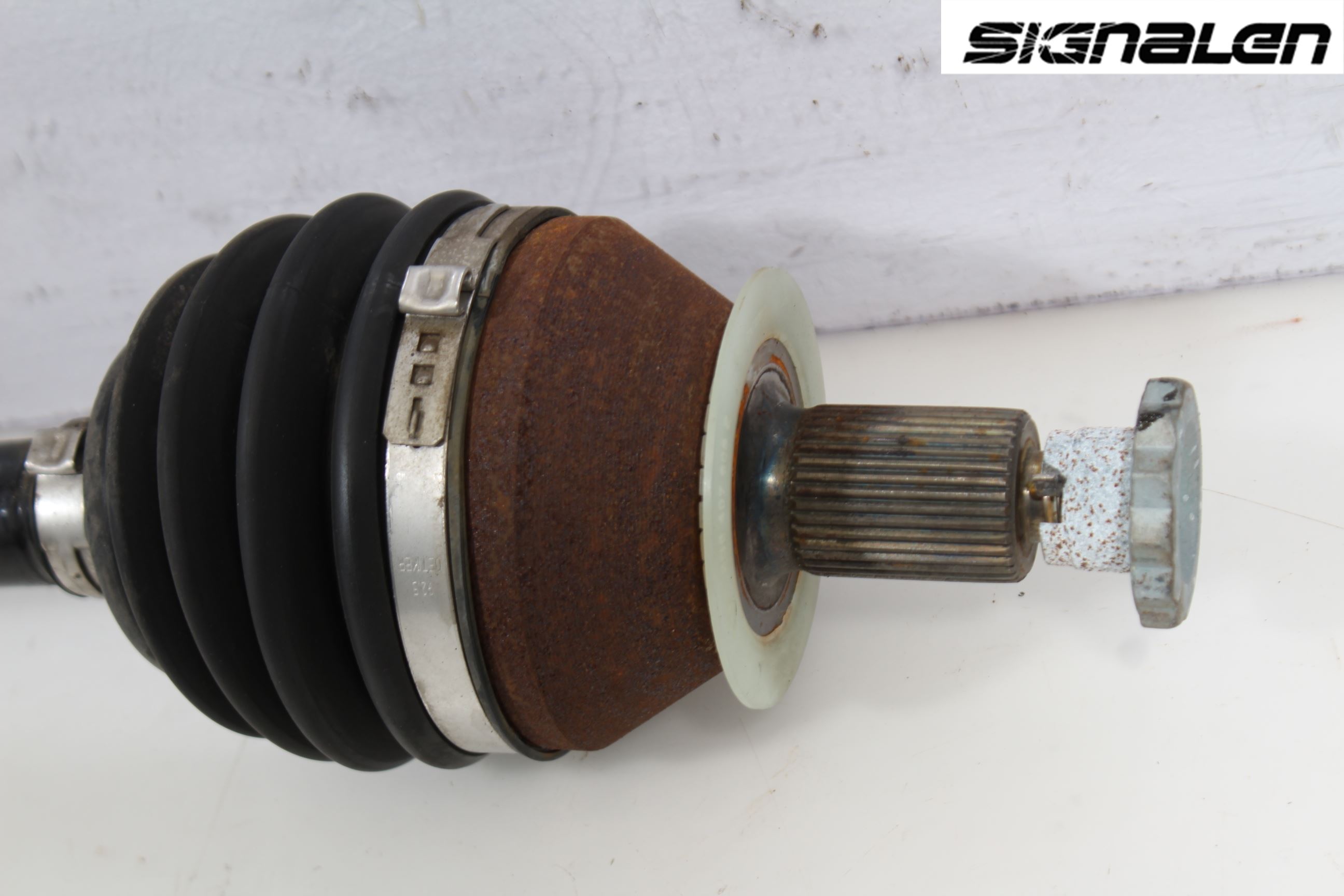 Volkswagen VW POLO 10-17 Drivaxel Fram Vänster