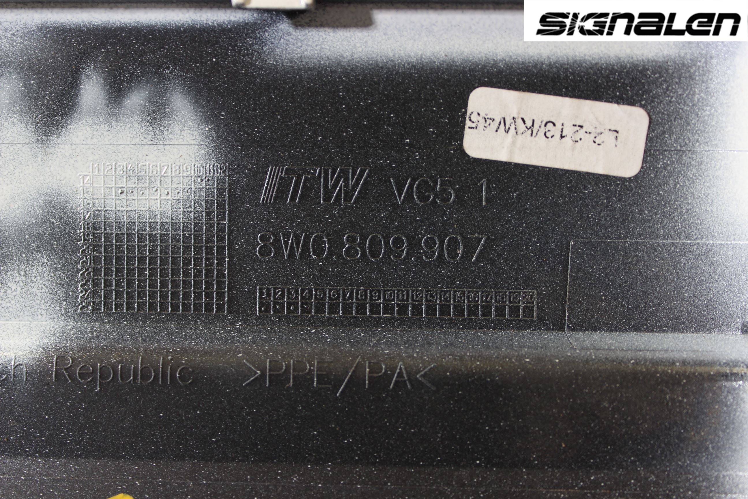 Audi A4/S4 B9 16-19 Tanklucka