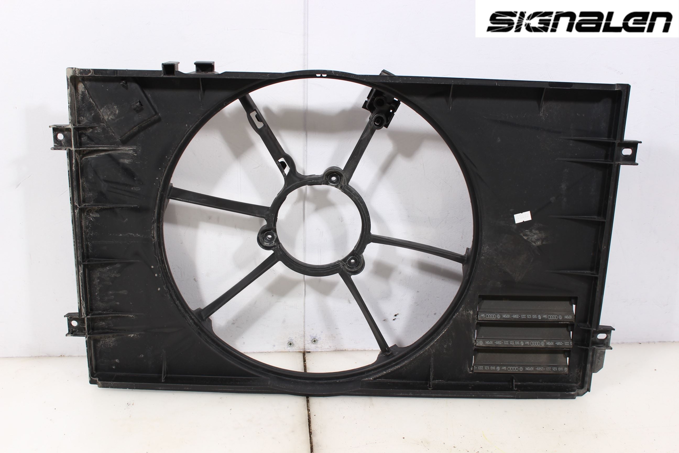 Volkswagen VW GOLF VI 09-13 Kylfläktkåpa