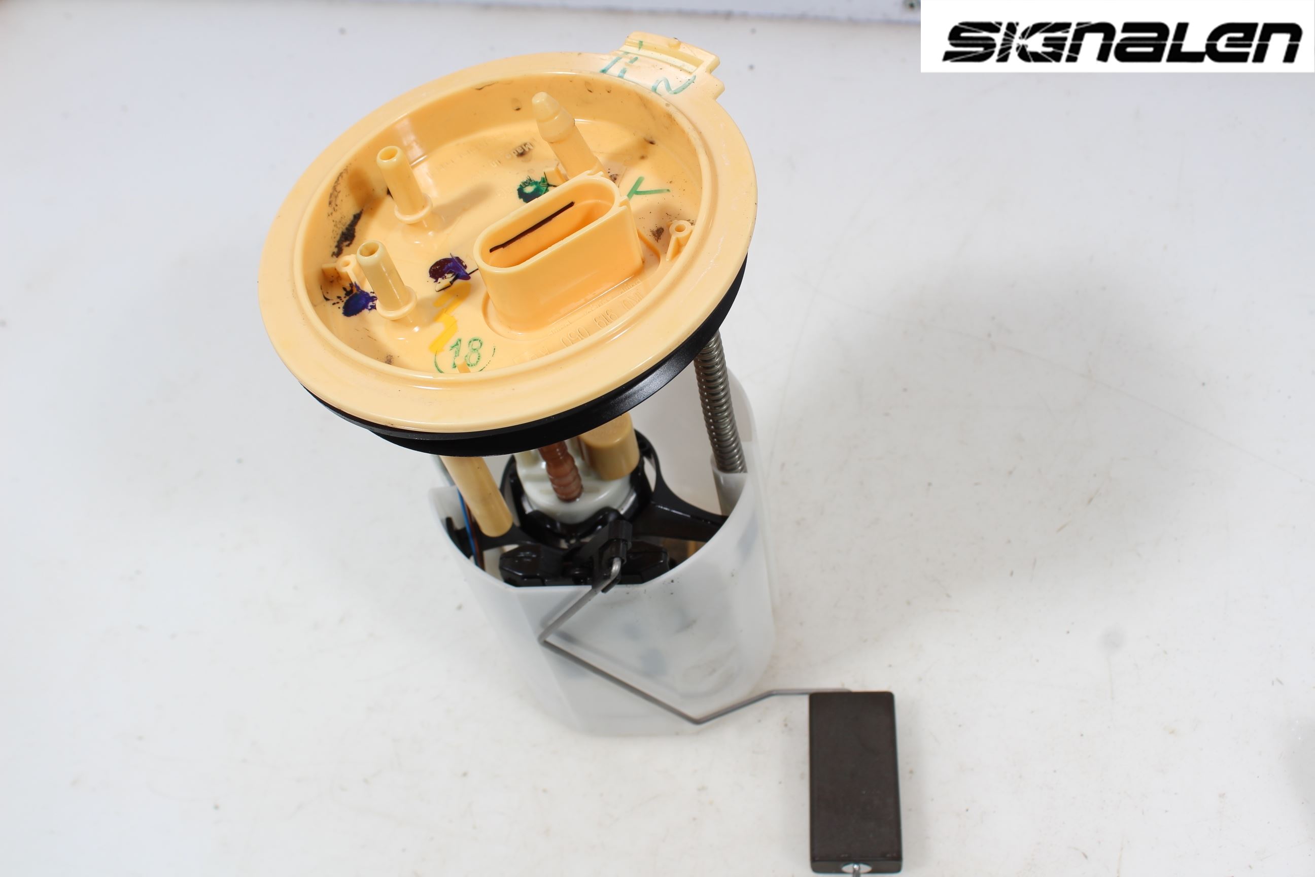 Volkswagen VW GOLF VI 09-13 Bränslepump El