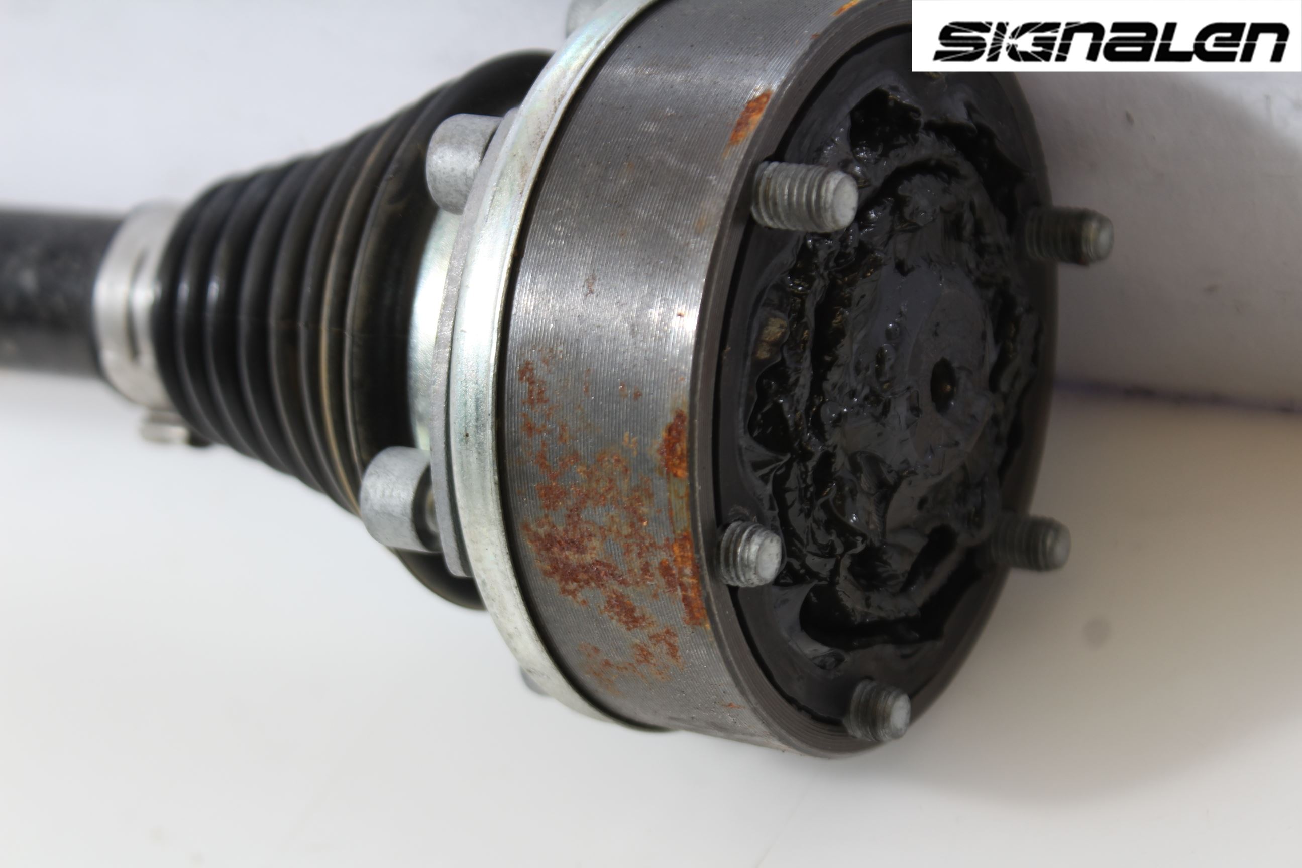 Volkswagen VW POLO 10-17 Drivaxel Fram Vänster