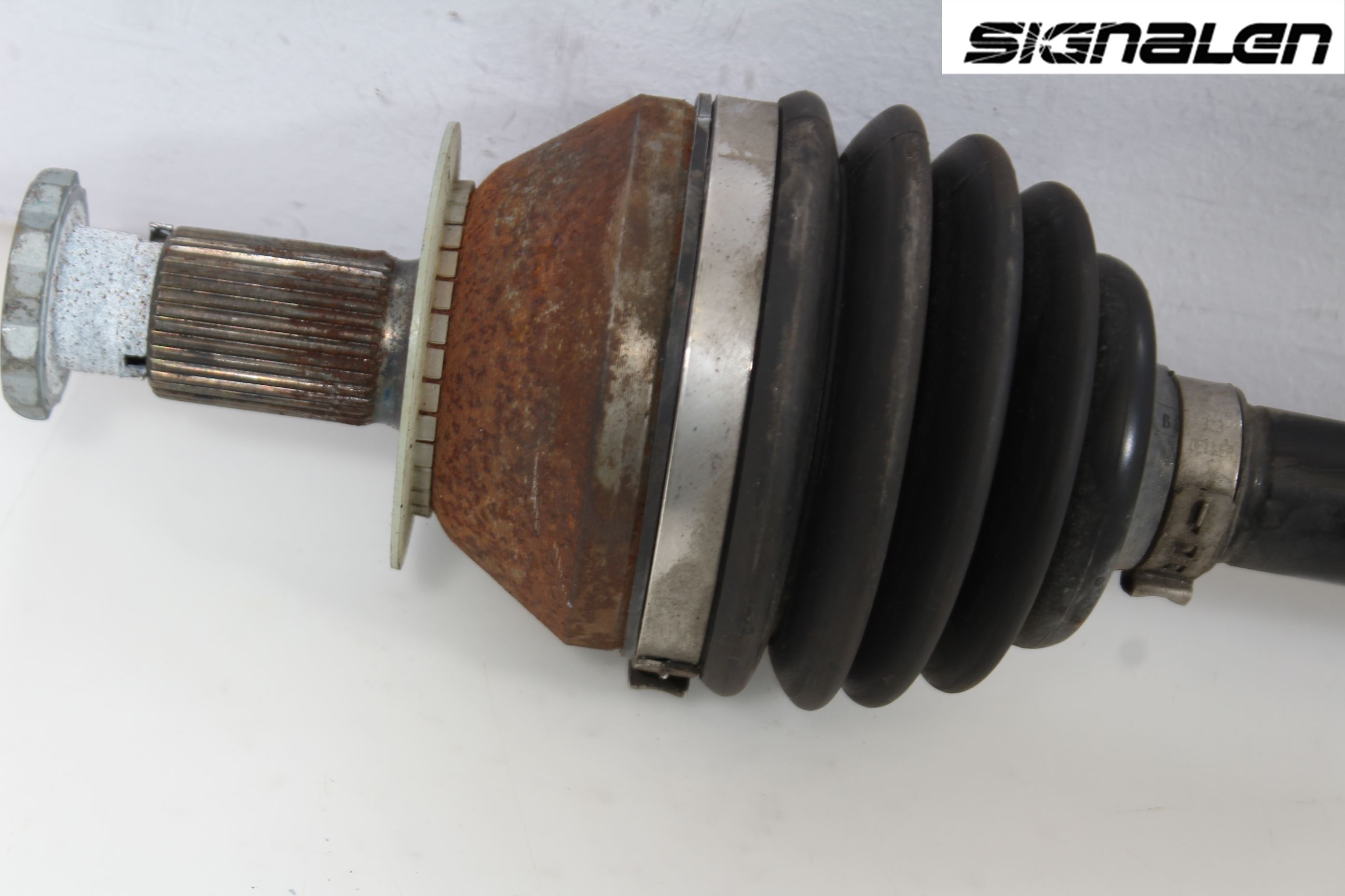 Volkswagen VW POLO 10-17 Drivaxel Fram Vänster