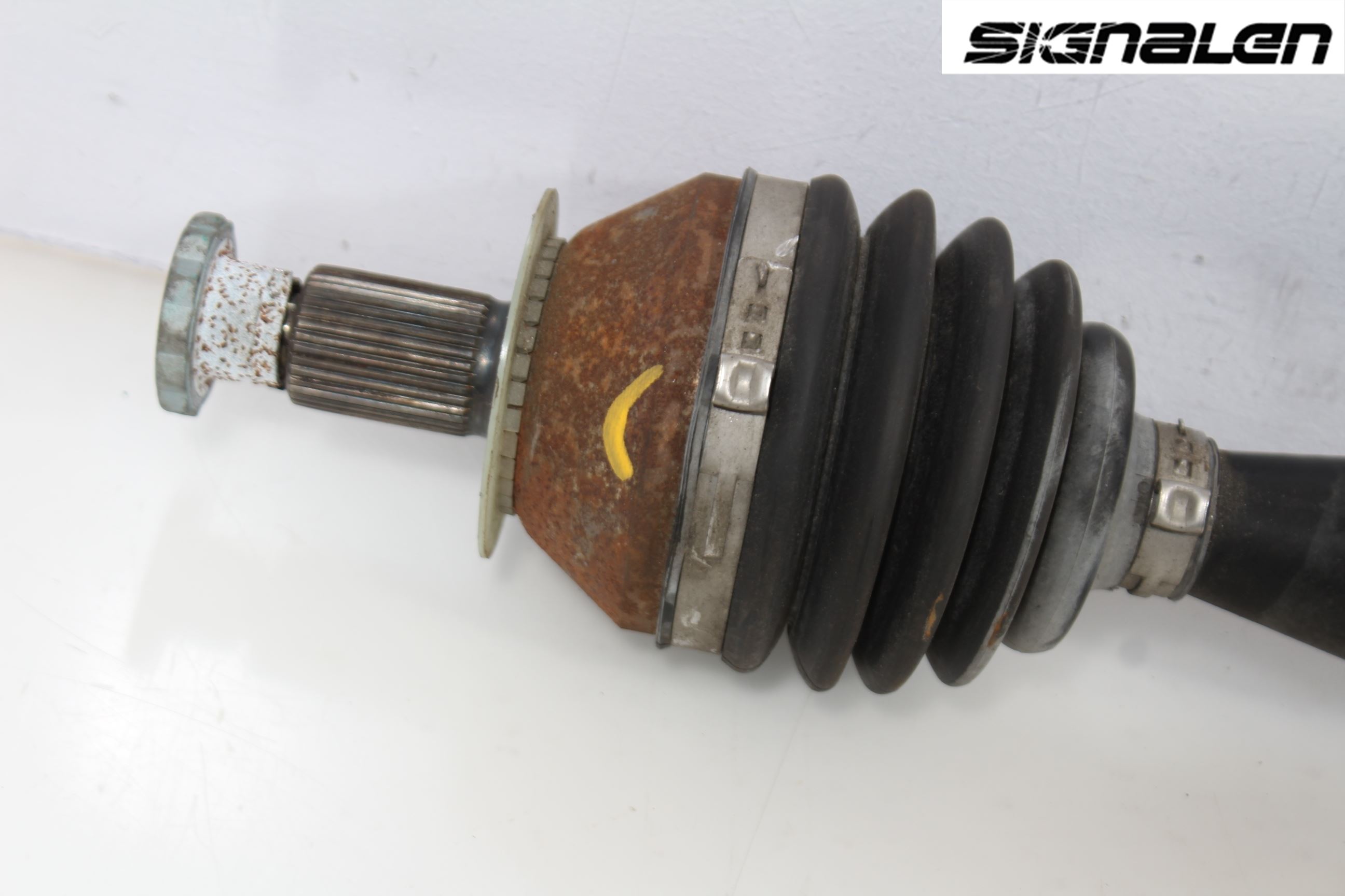 Volkswagen VW POLO 10-17 Drivaxel Fram Höger
