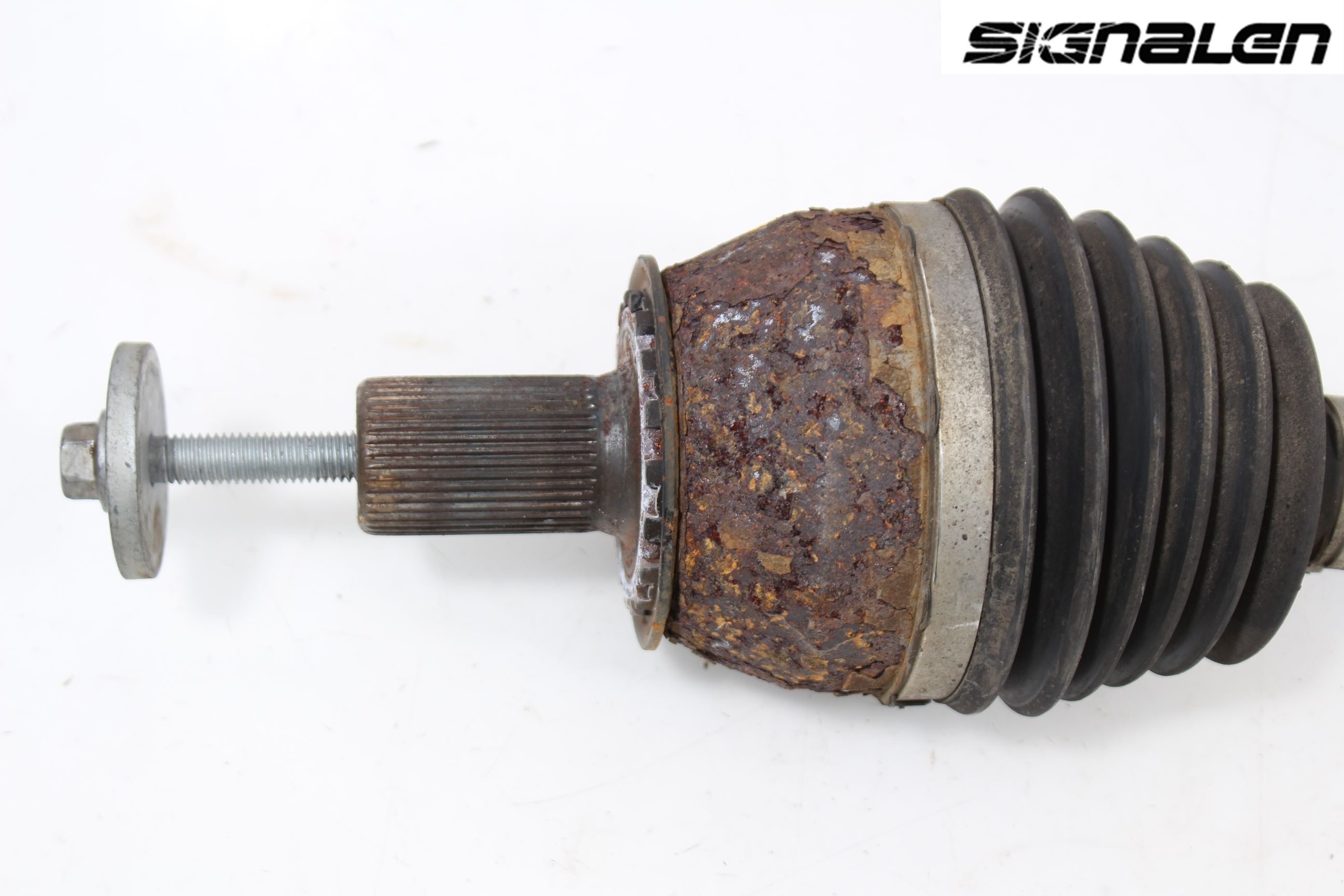 Volvo V70 08-13 Drivaxel Fram Vänster